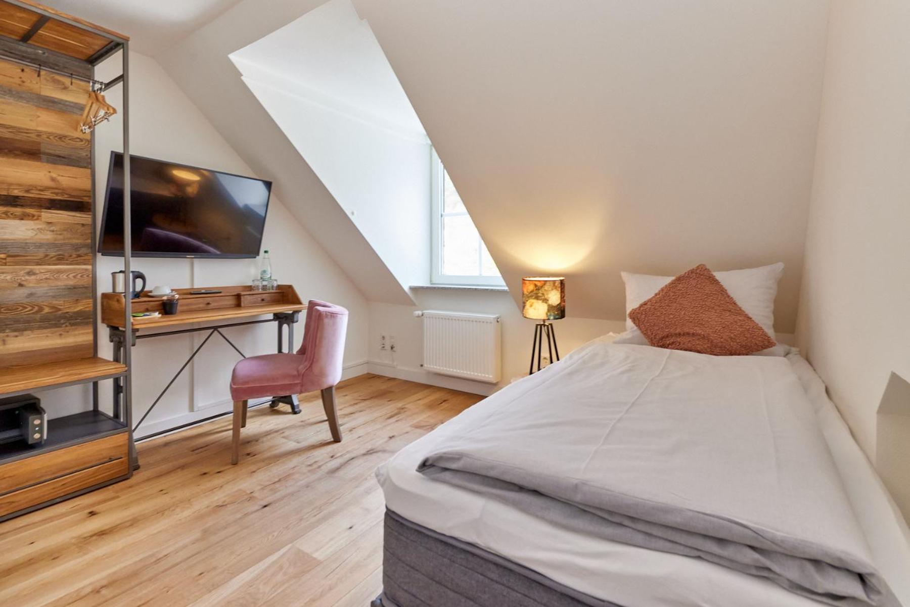 Single Room with Private Bathroom photo 1