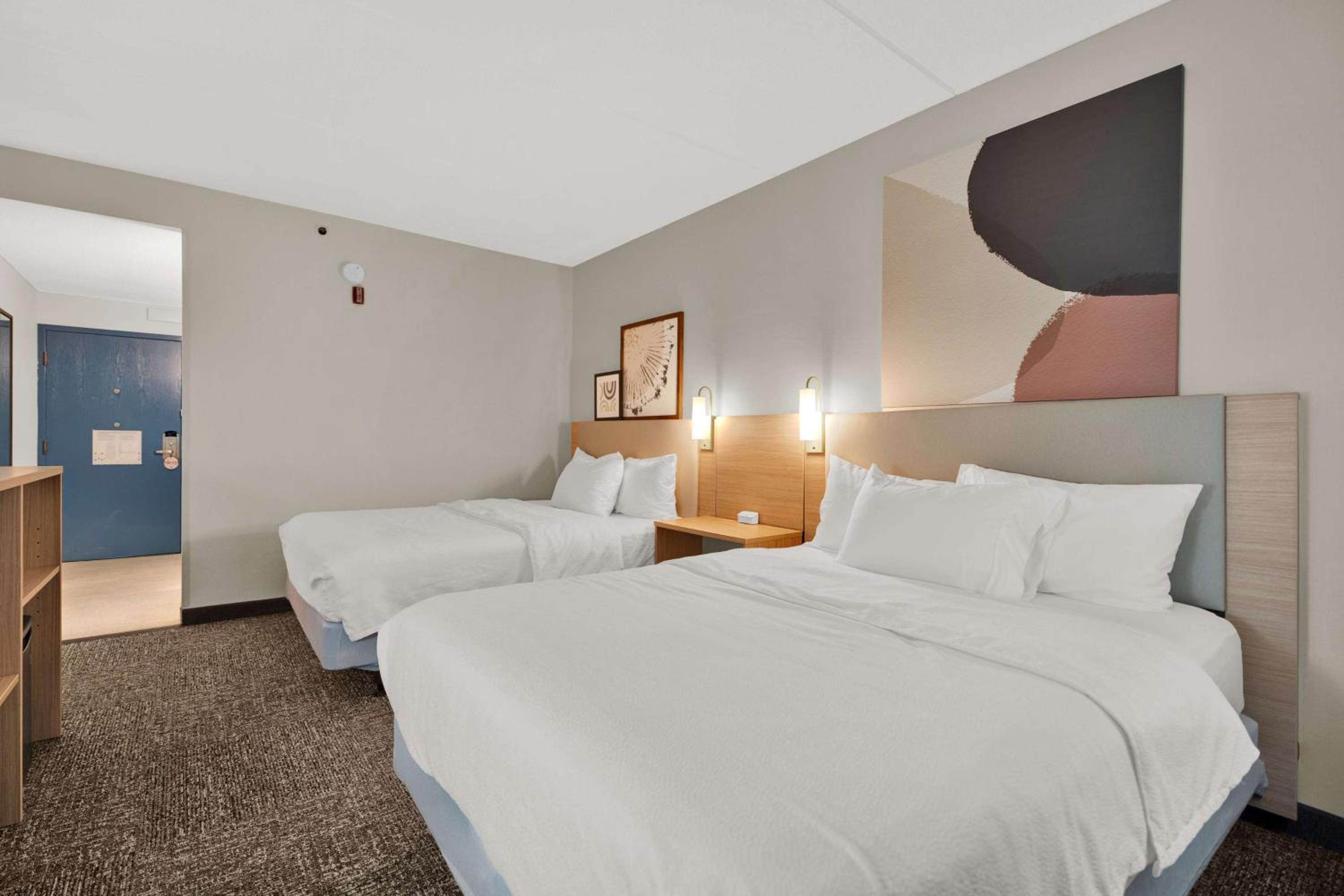 Queen Room with Two Queen Beds and Mobility Accessible Tub - Photo 6