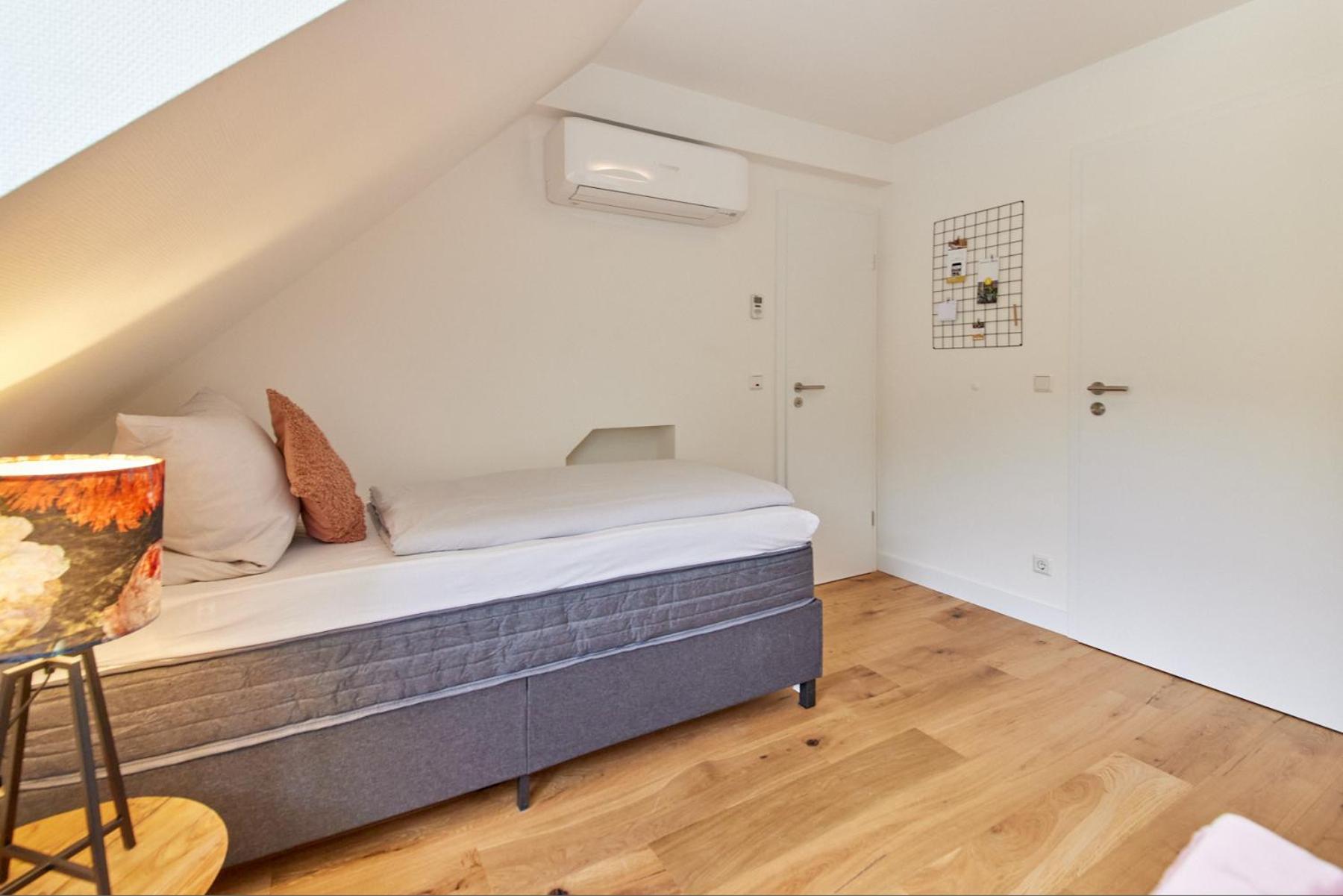 Single Room with Private Bathroom photo 2