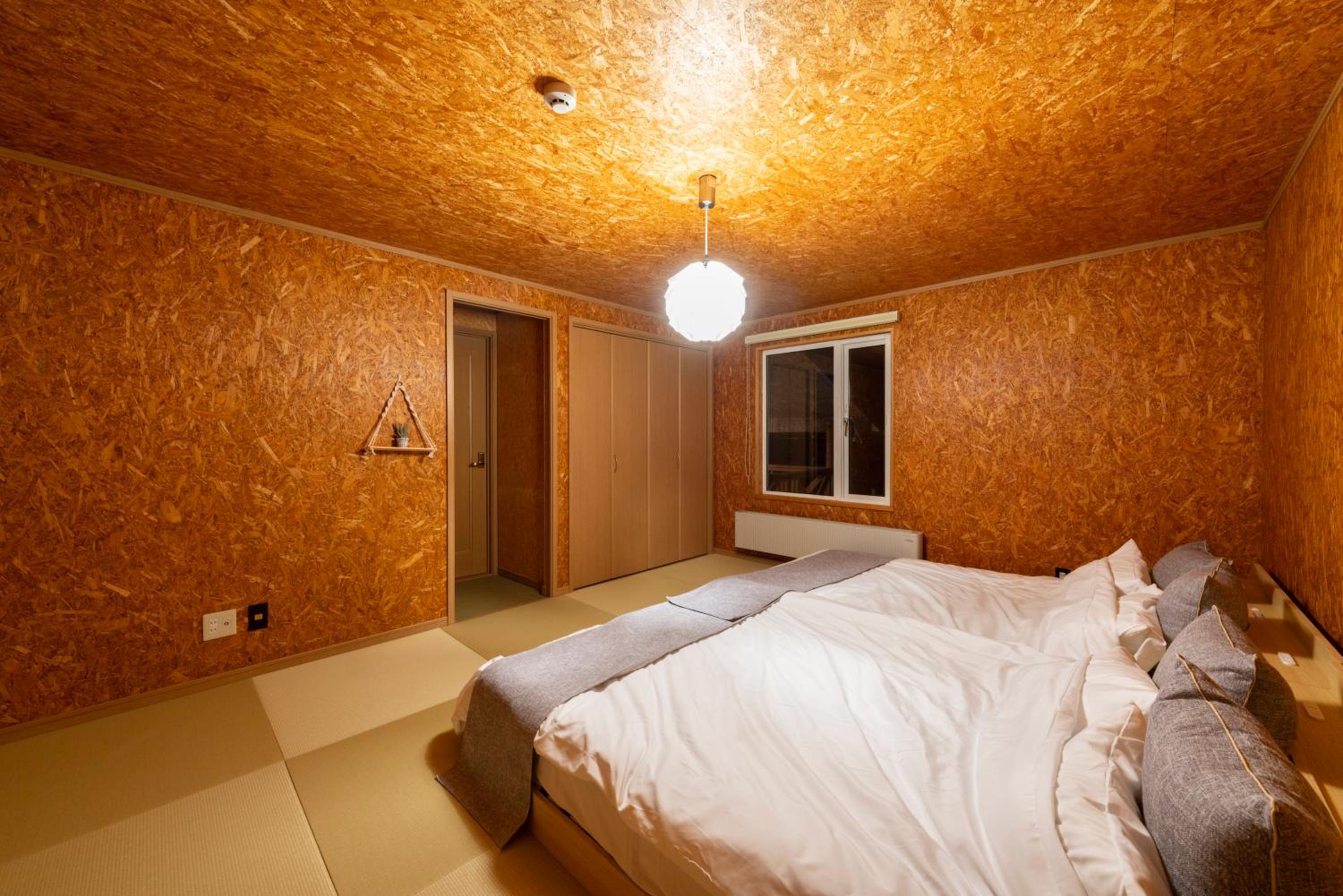 Three-Bedroom House photo 3