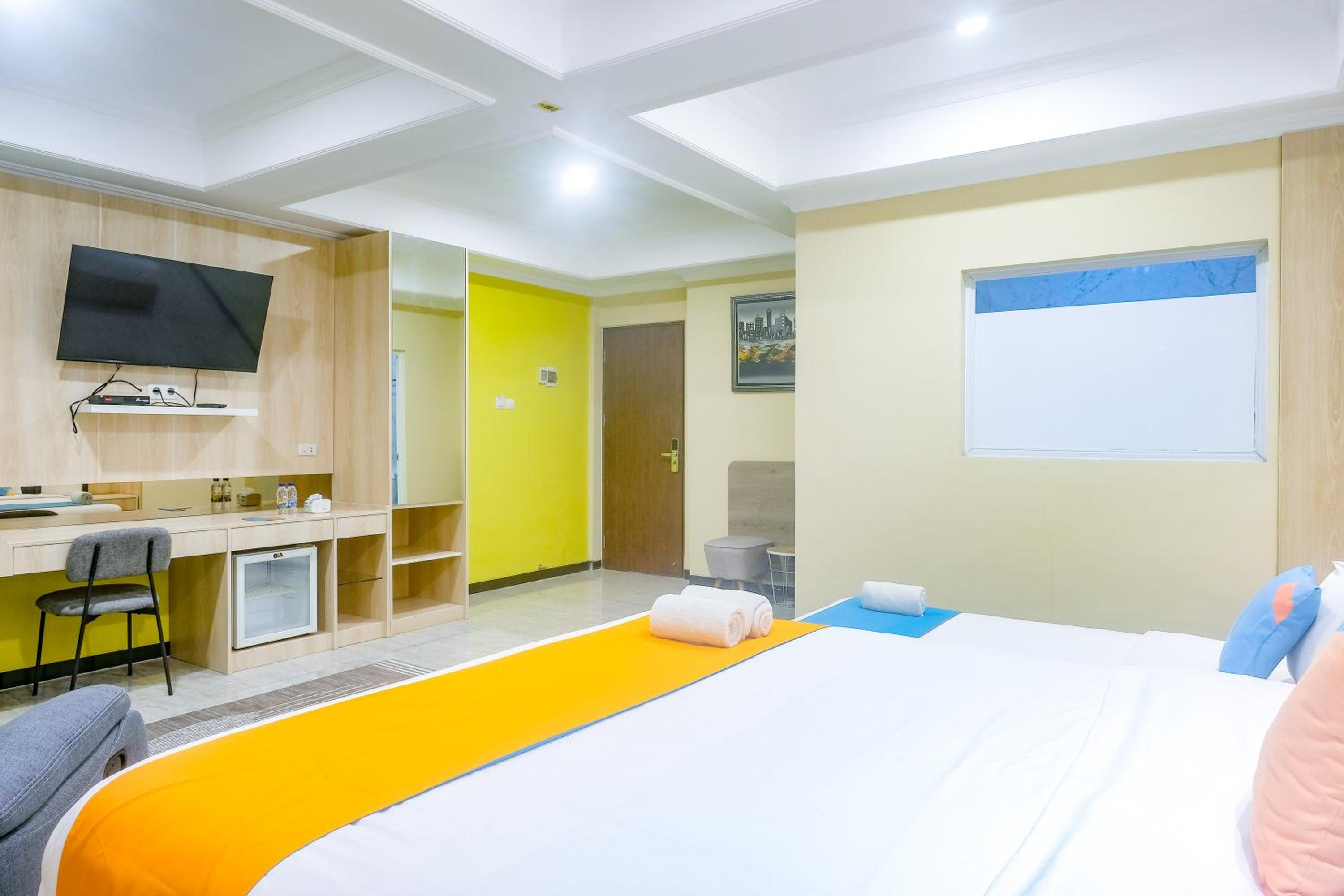 Executive Suite - Photo 1