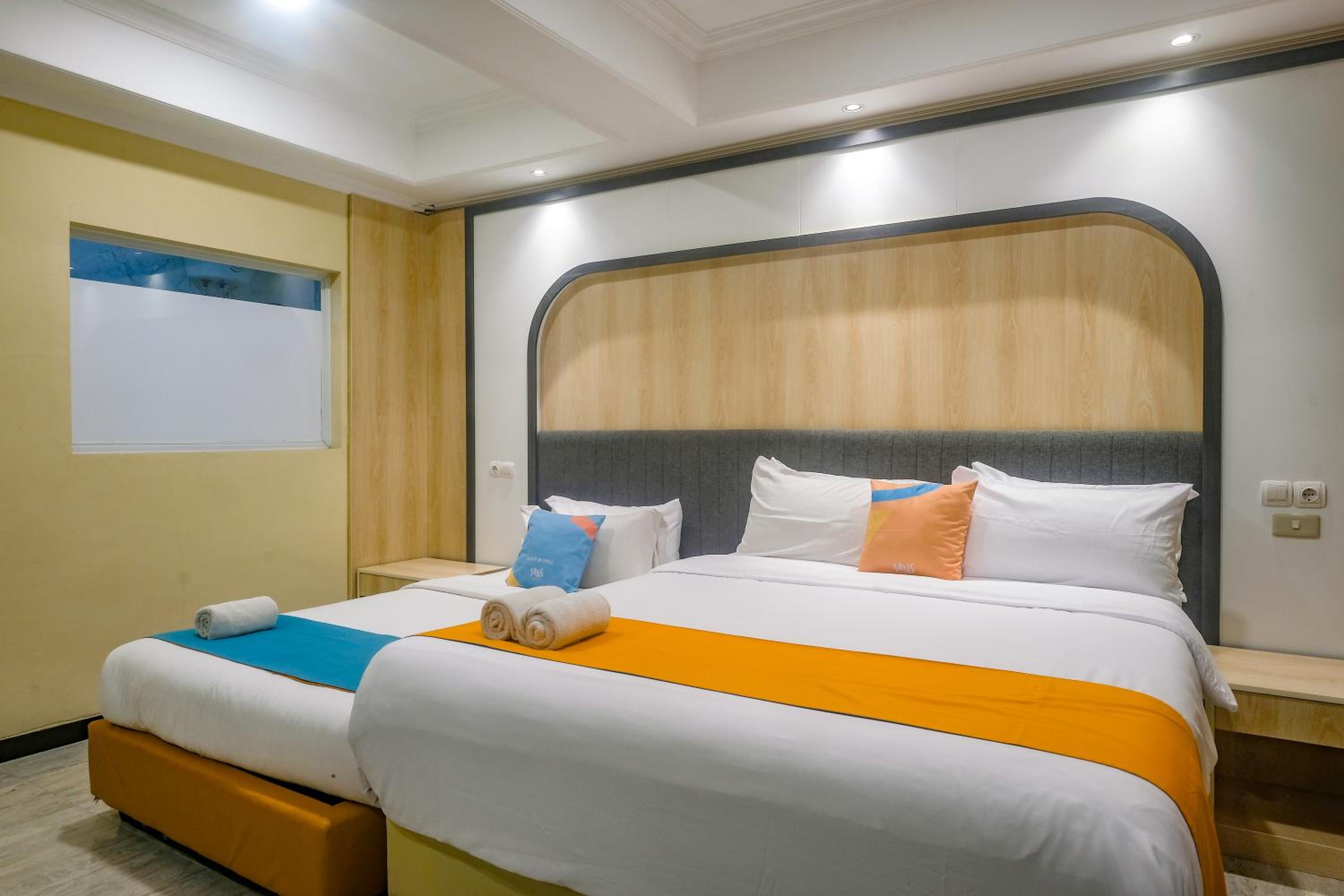 Executive Suite - Photo 7