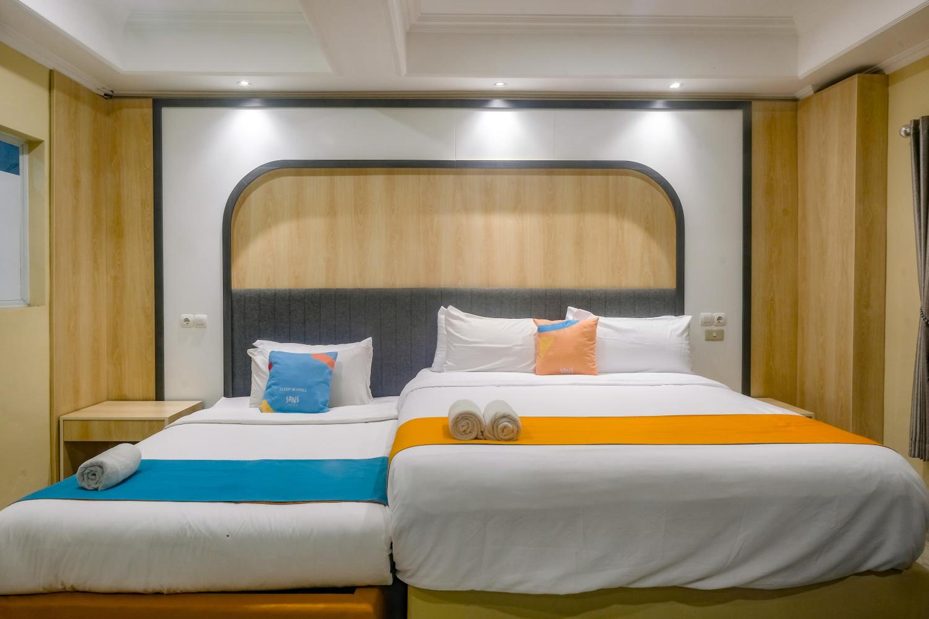 Executive Suite - Photo 2