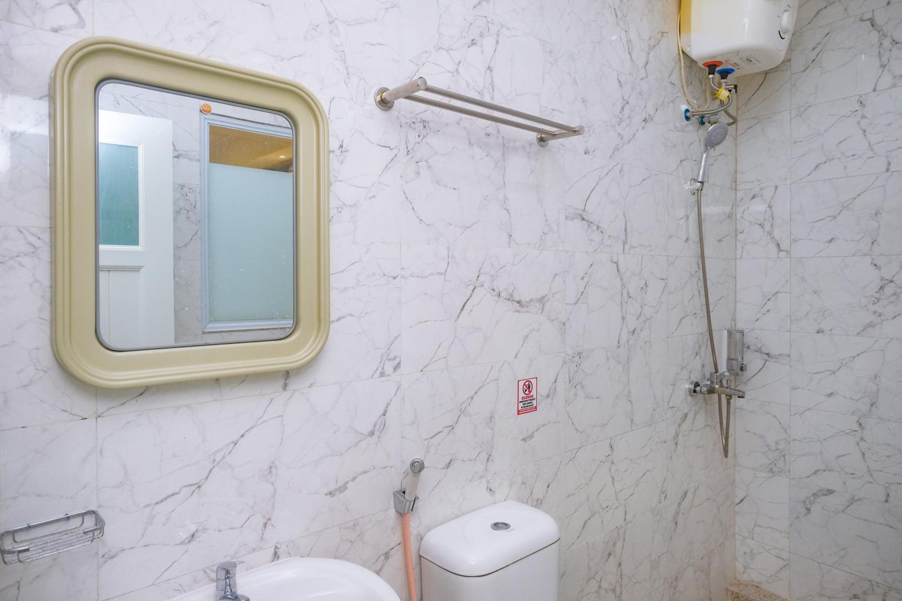 Executive Suite - Photo 8