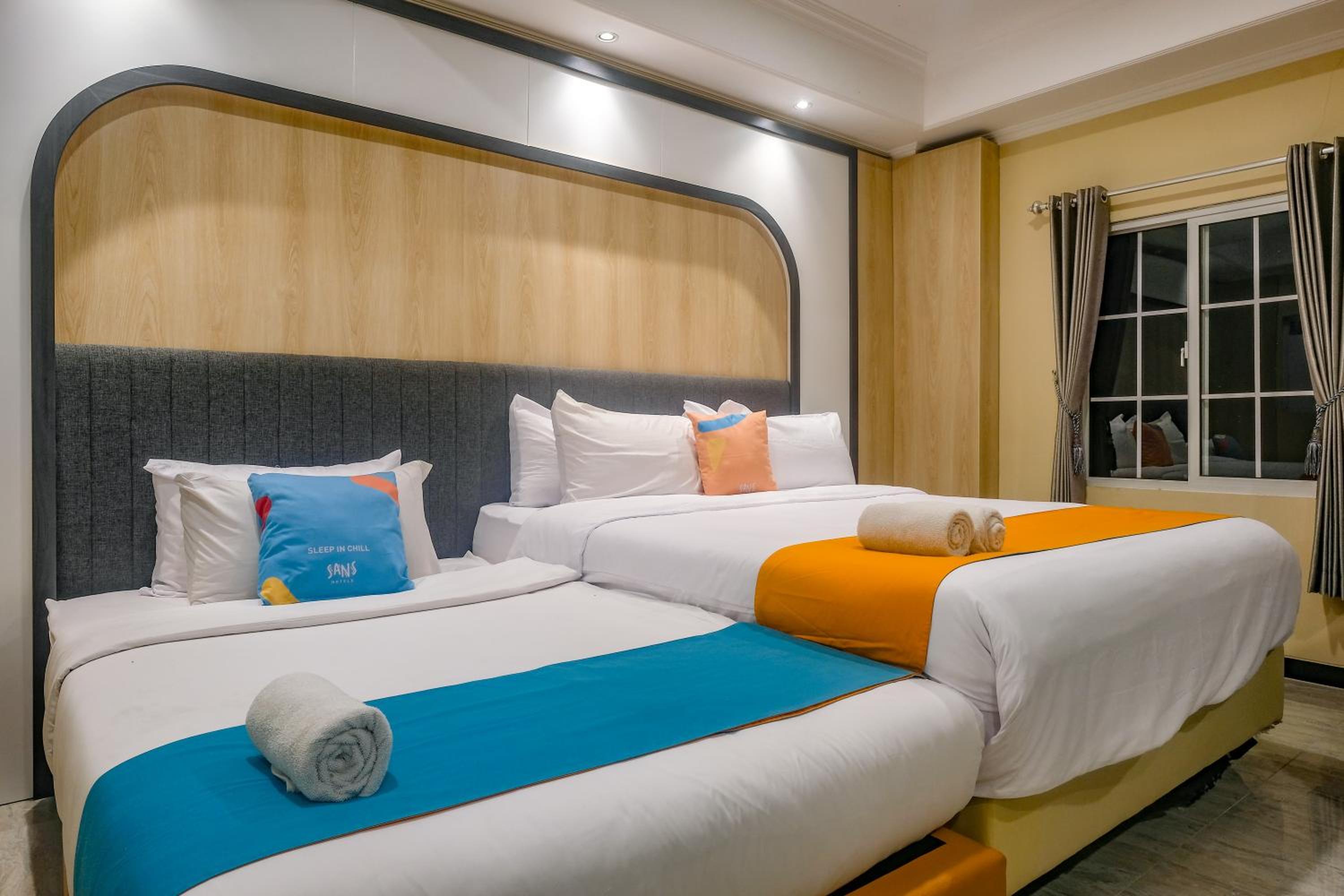 Executive Suite - Photo 17