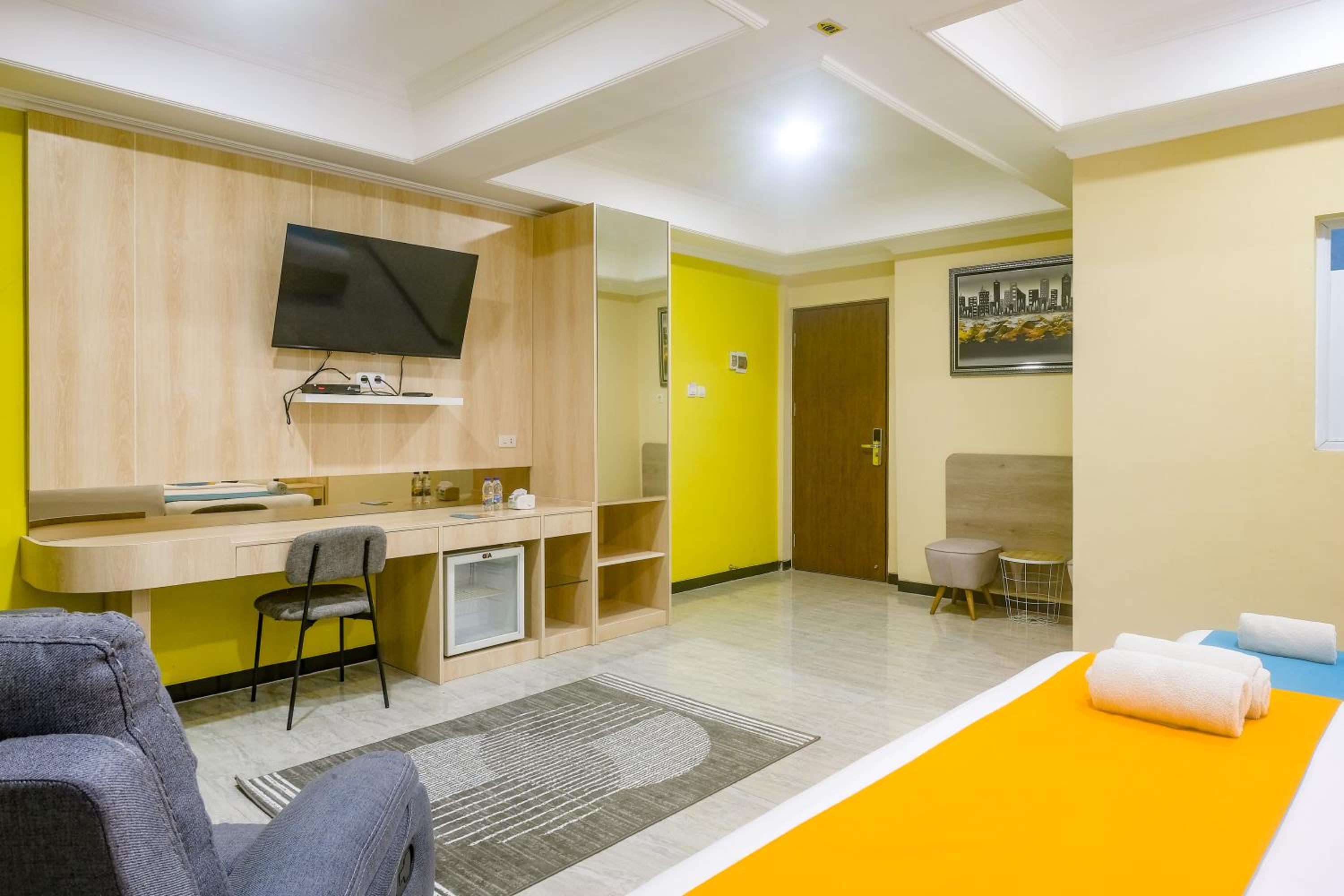 Executive Suite - Photo 11