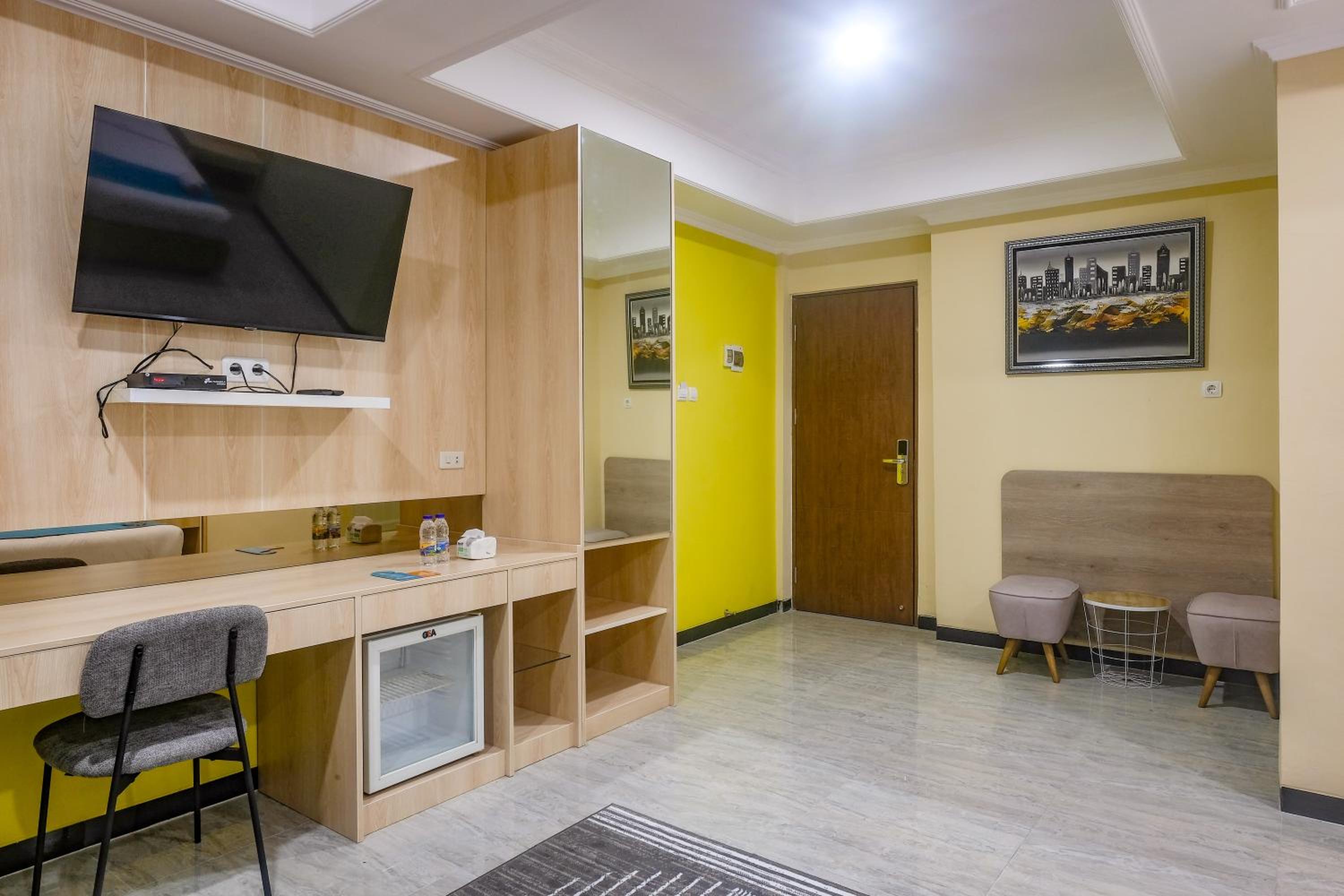 Executive Suite - Photo 18