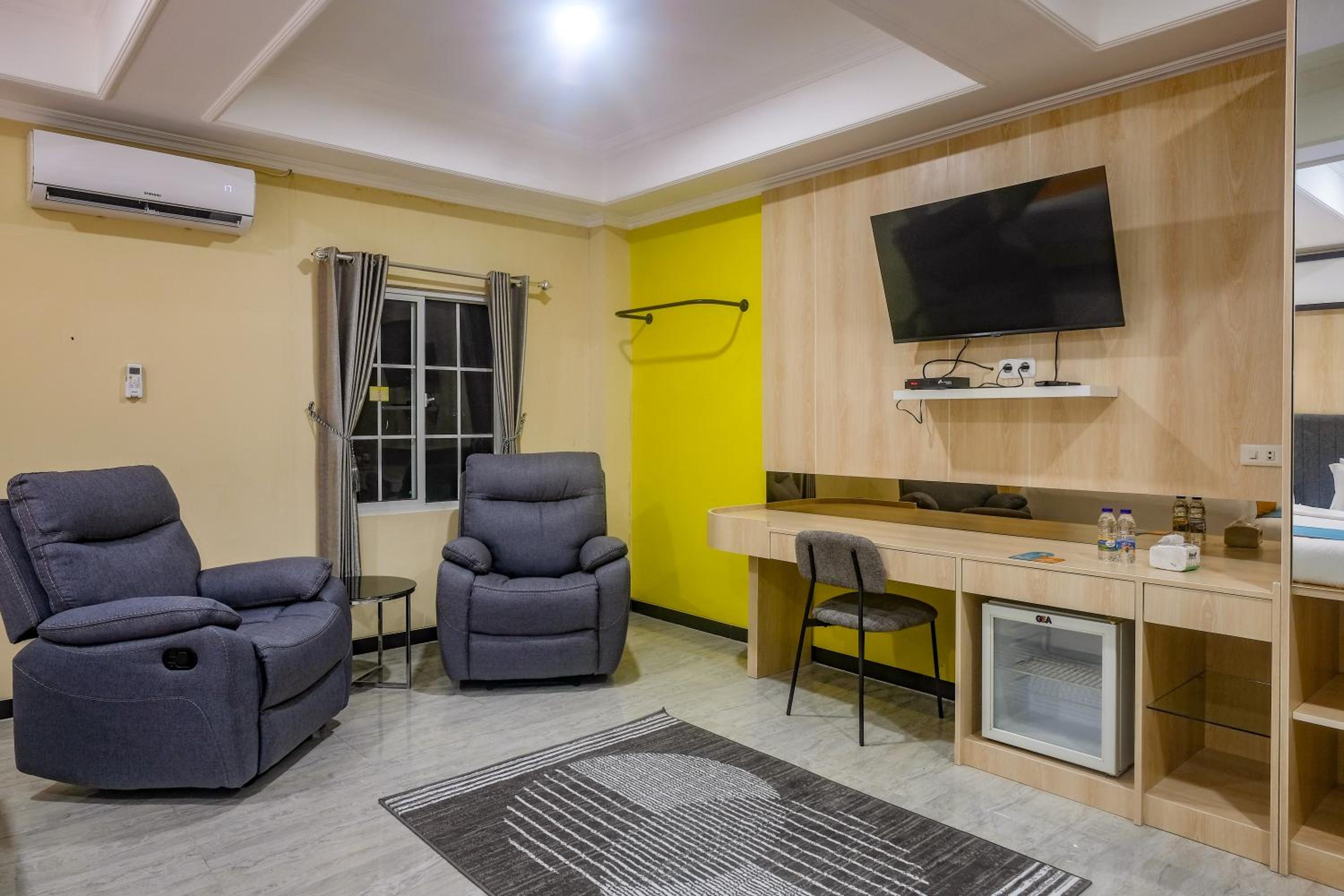 Executive Suite - Photo 20