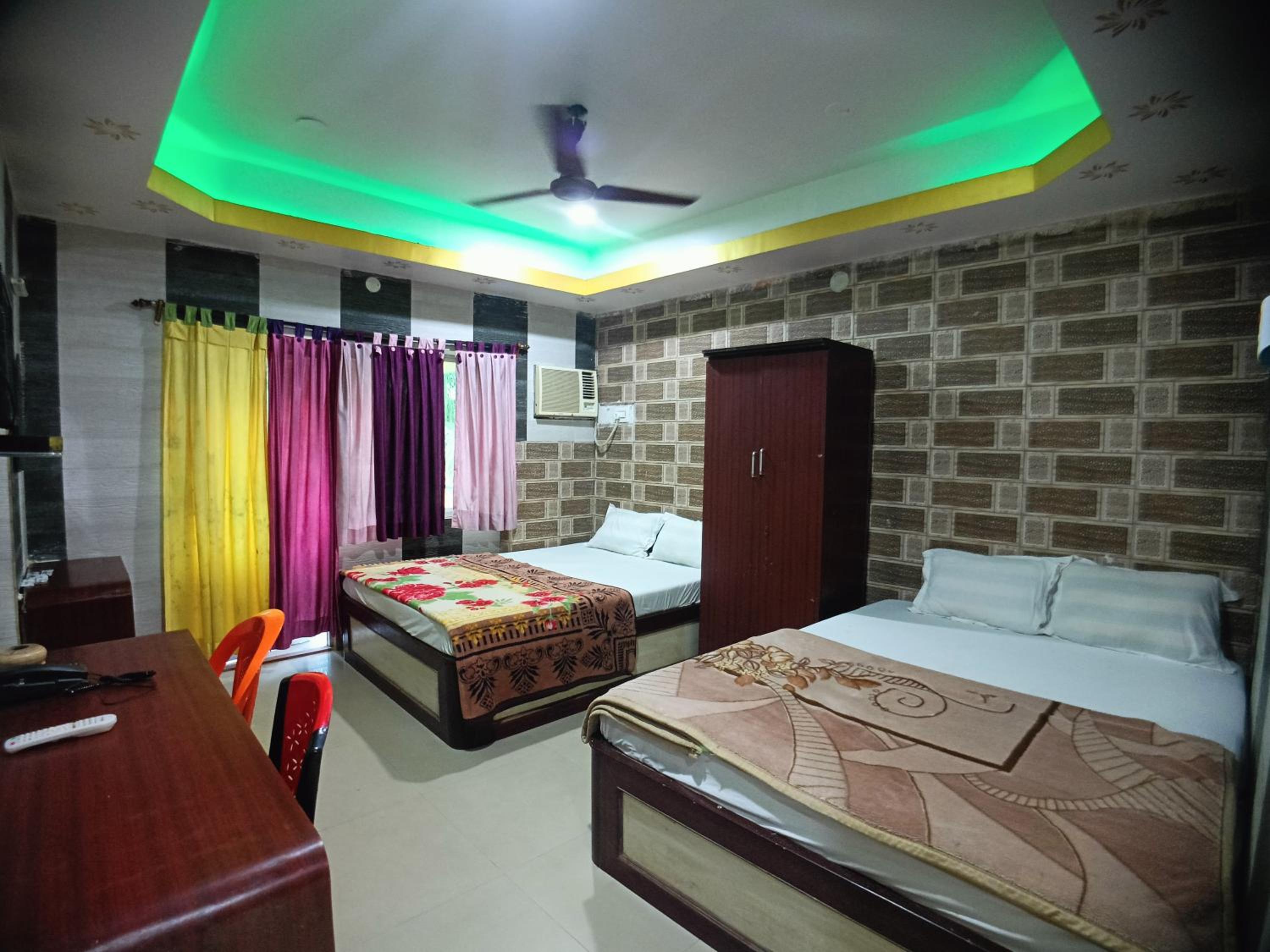 Family Room with Balcony photo 3