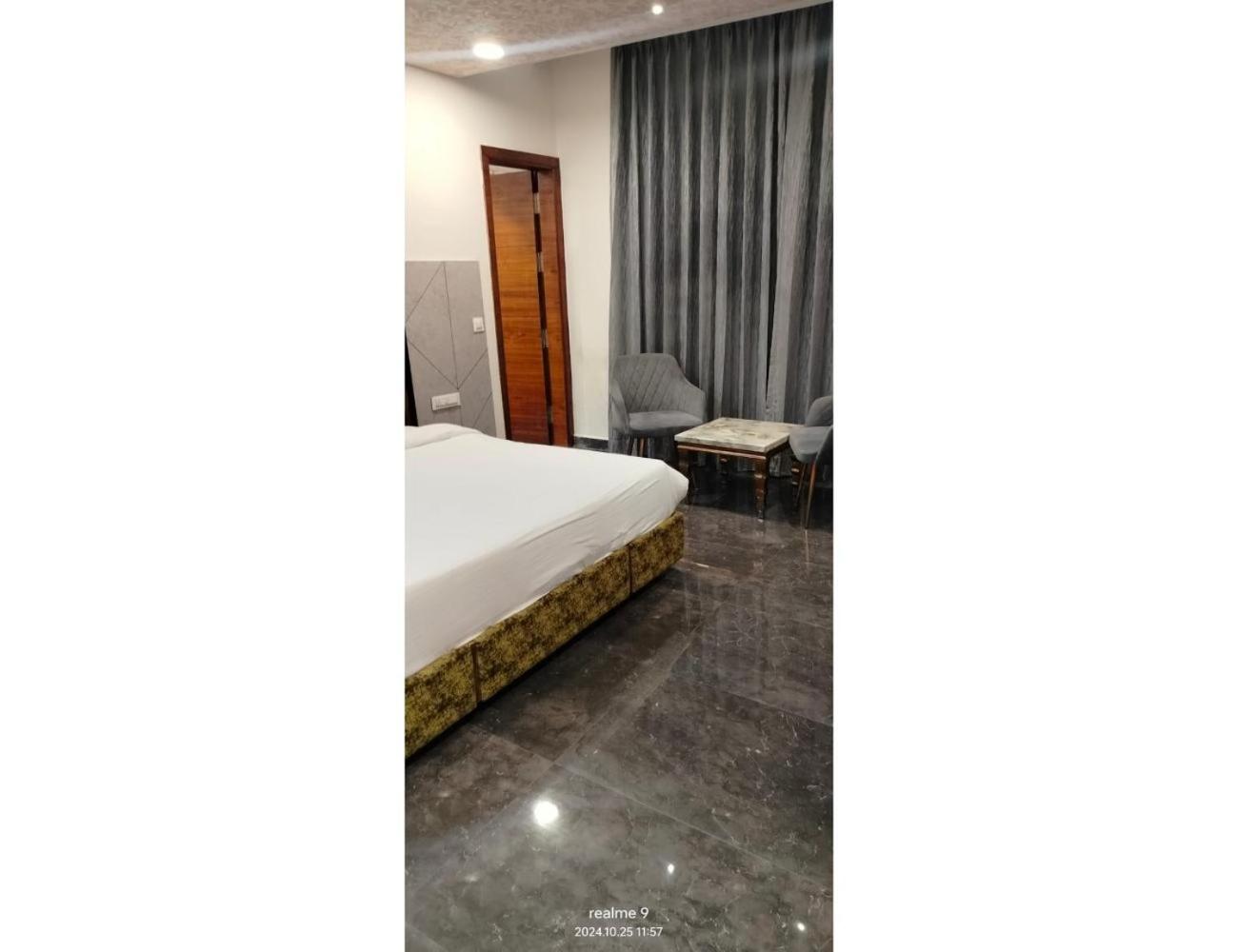 Deluxe Room - Photo 8