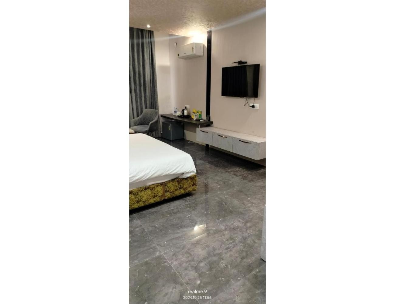 Deluxe Room - Photo 3