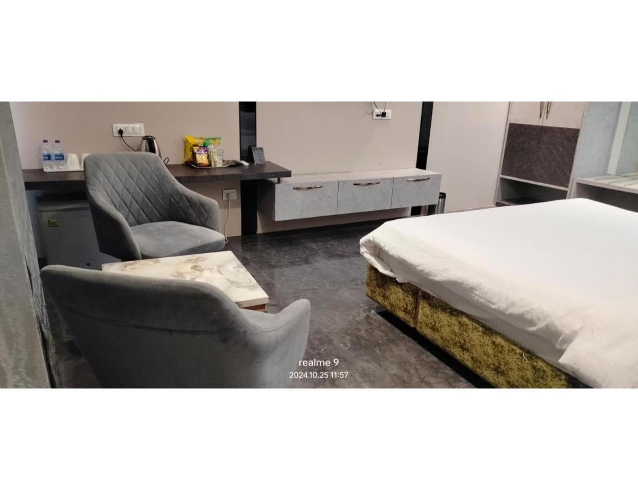 Deluxe Room - Photo 2