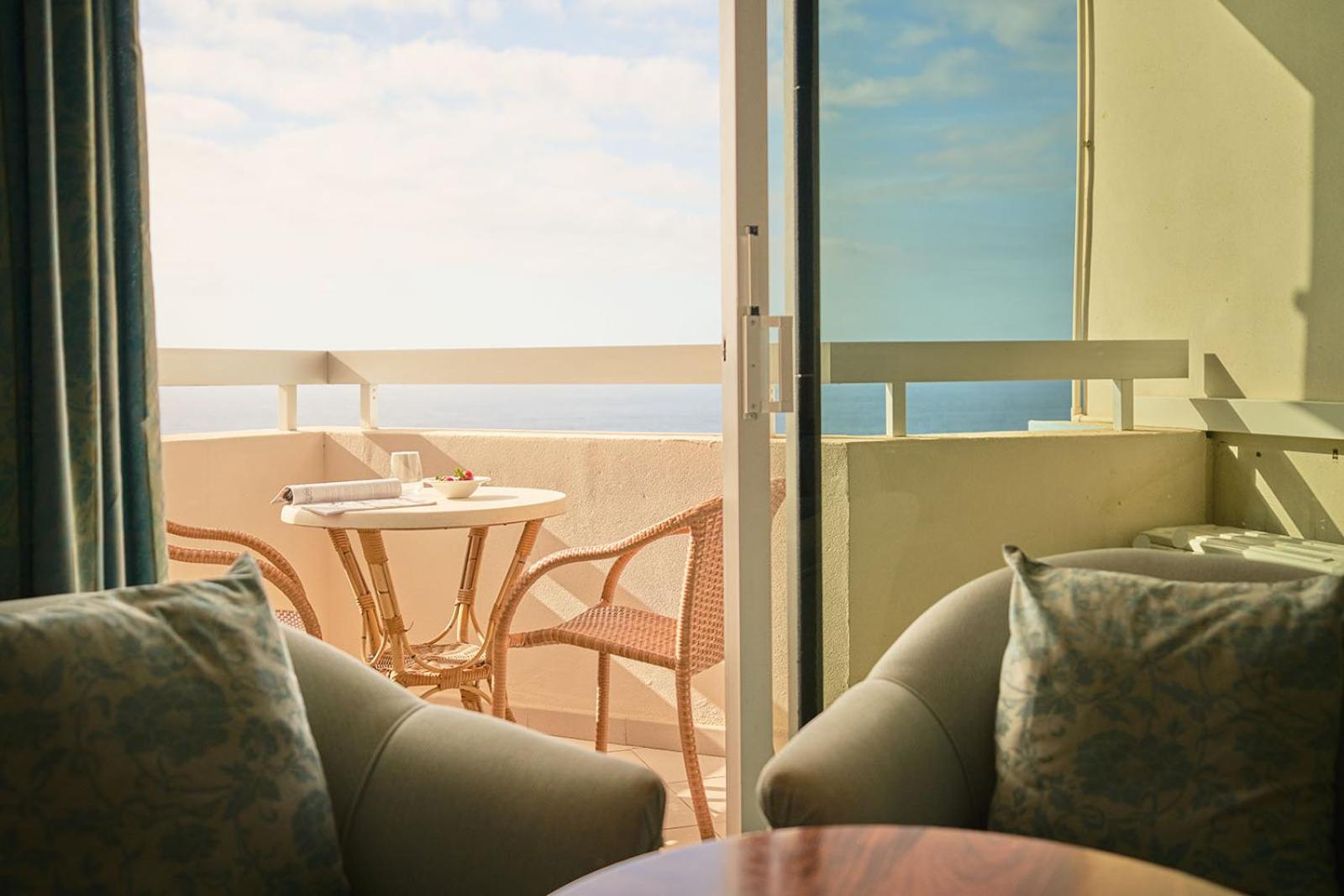 Double Room with Sea View thumbnail 5