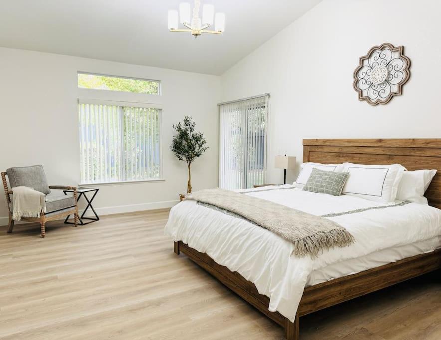Three-Bedroom House photo 1