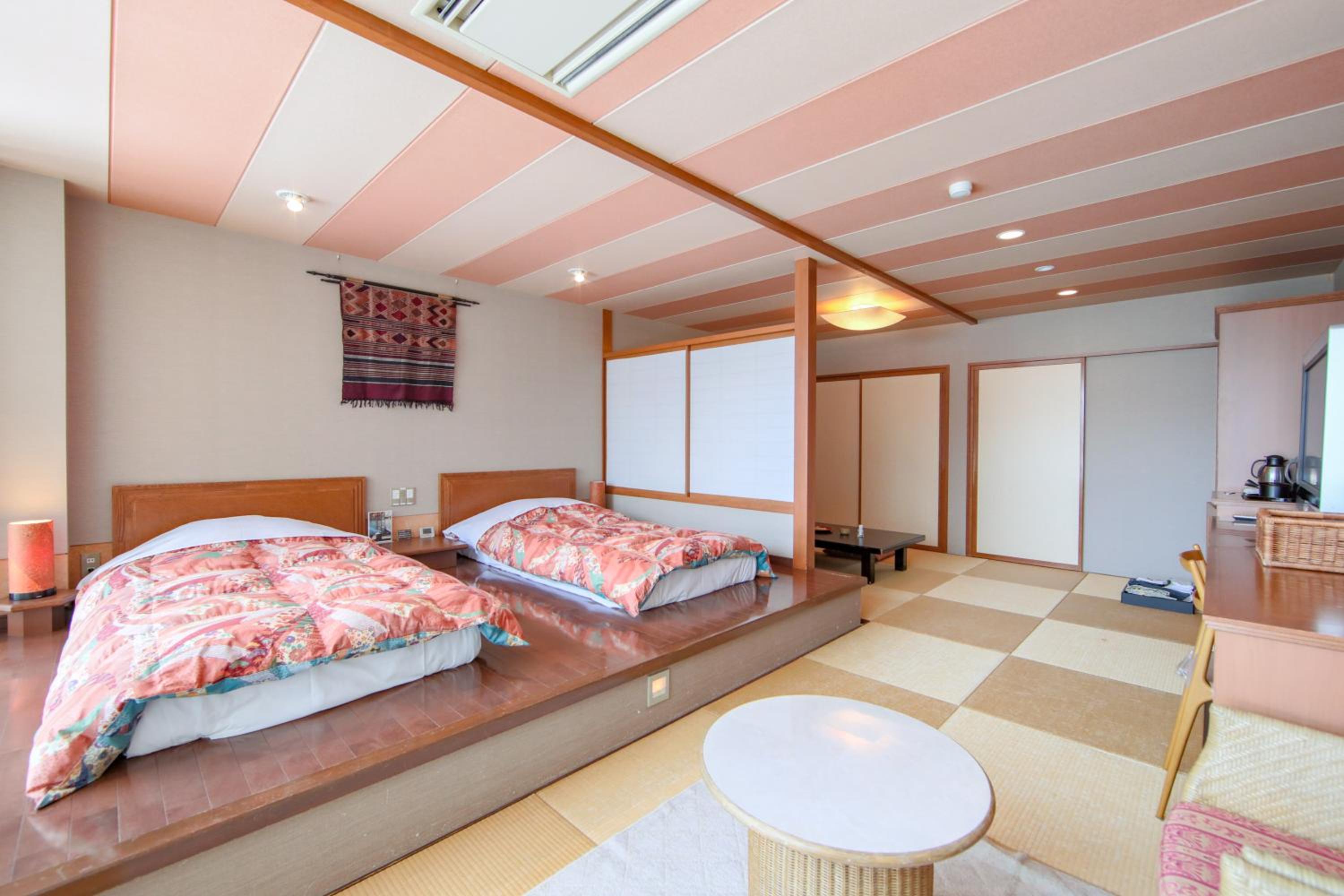 Modern Room - Non-Smoking - Photo 1