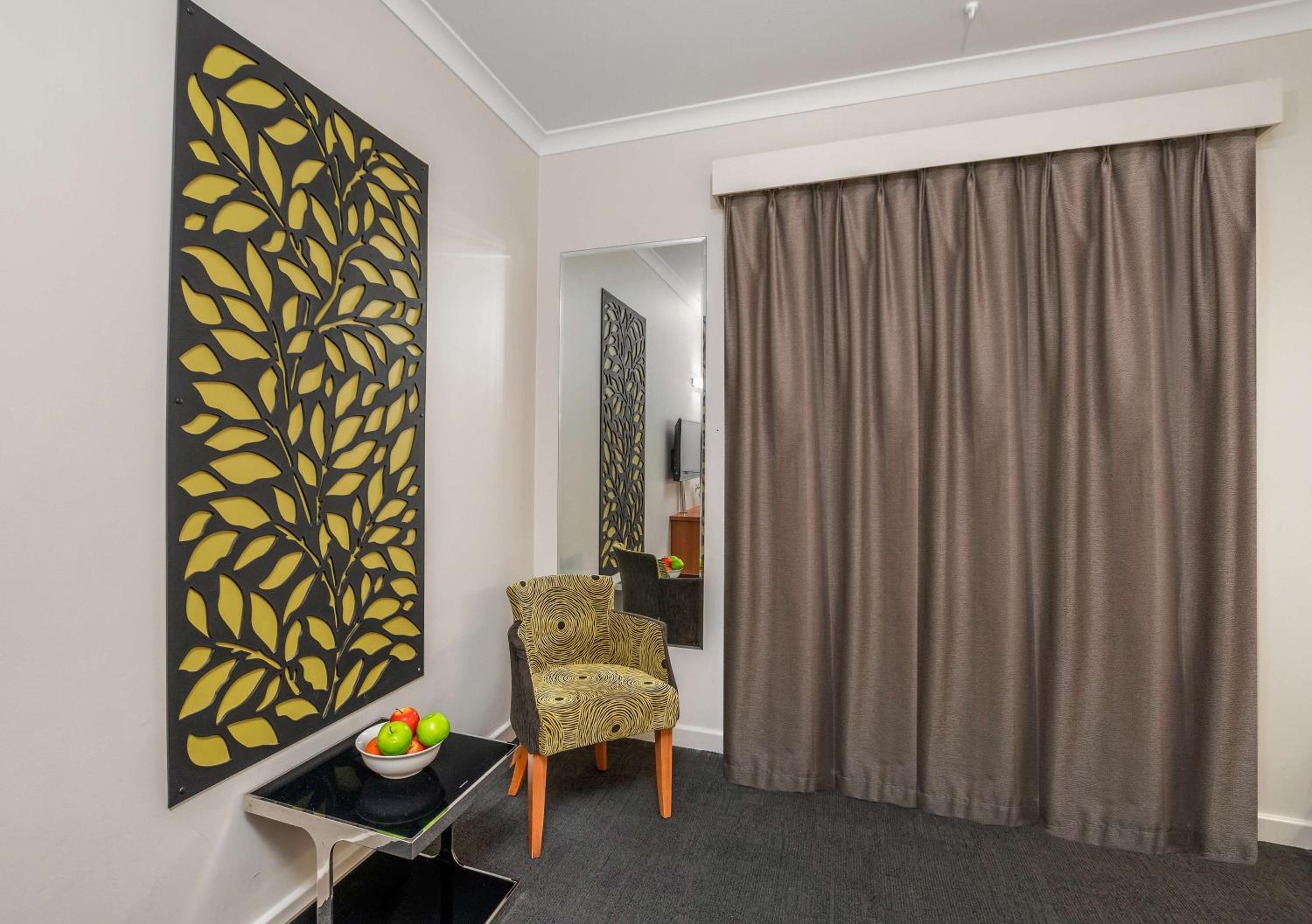 Standard King Room - Photo 4