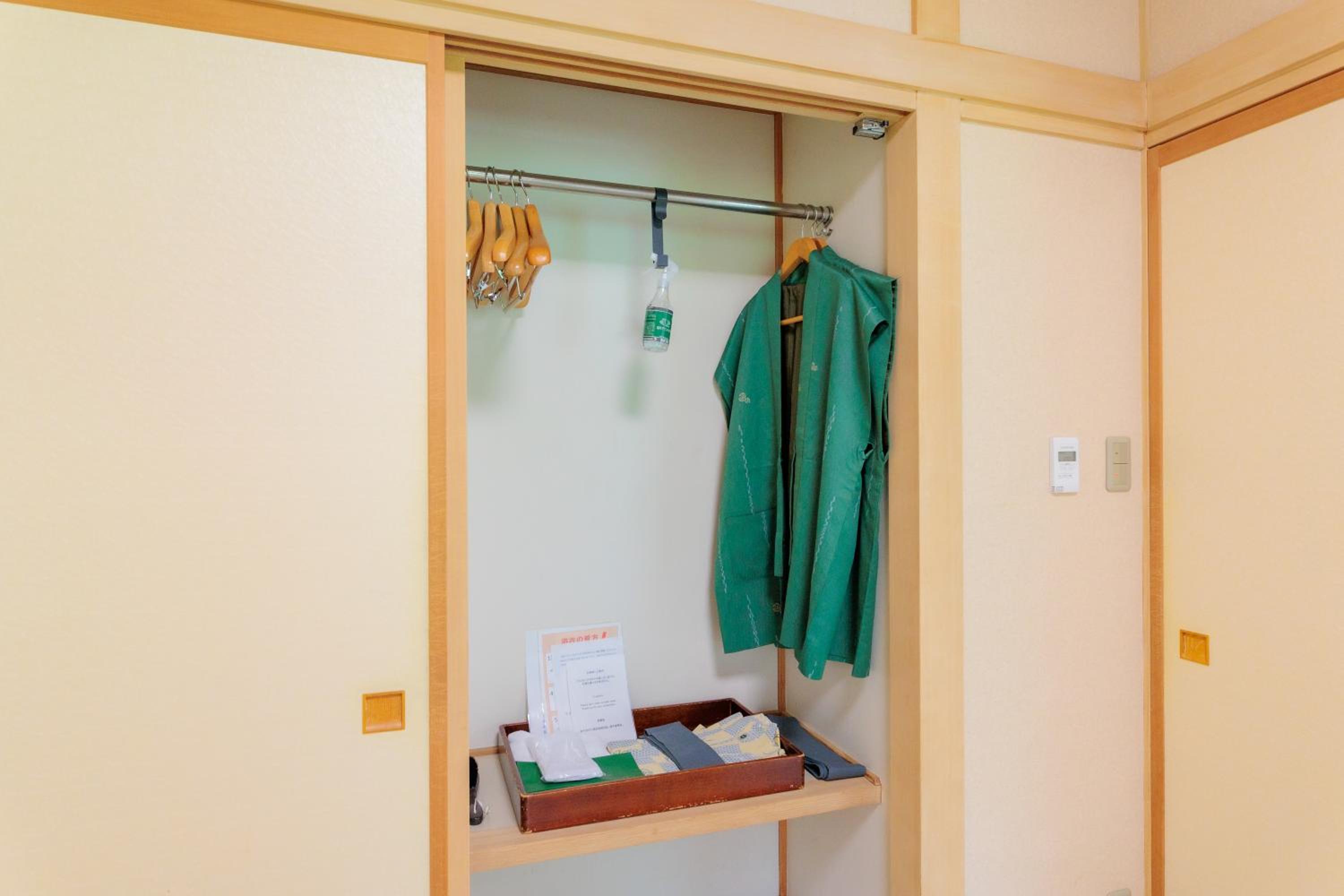 Modern Room - Non-Smoking - Photo 4