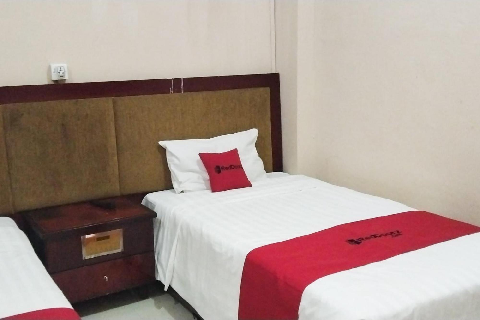 Standard Twin Room - Photo 16