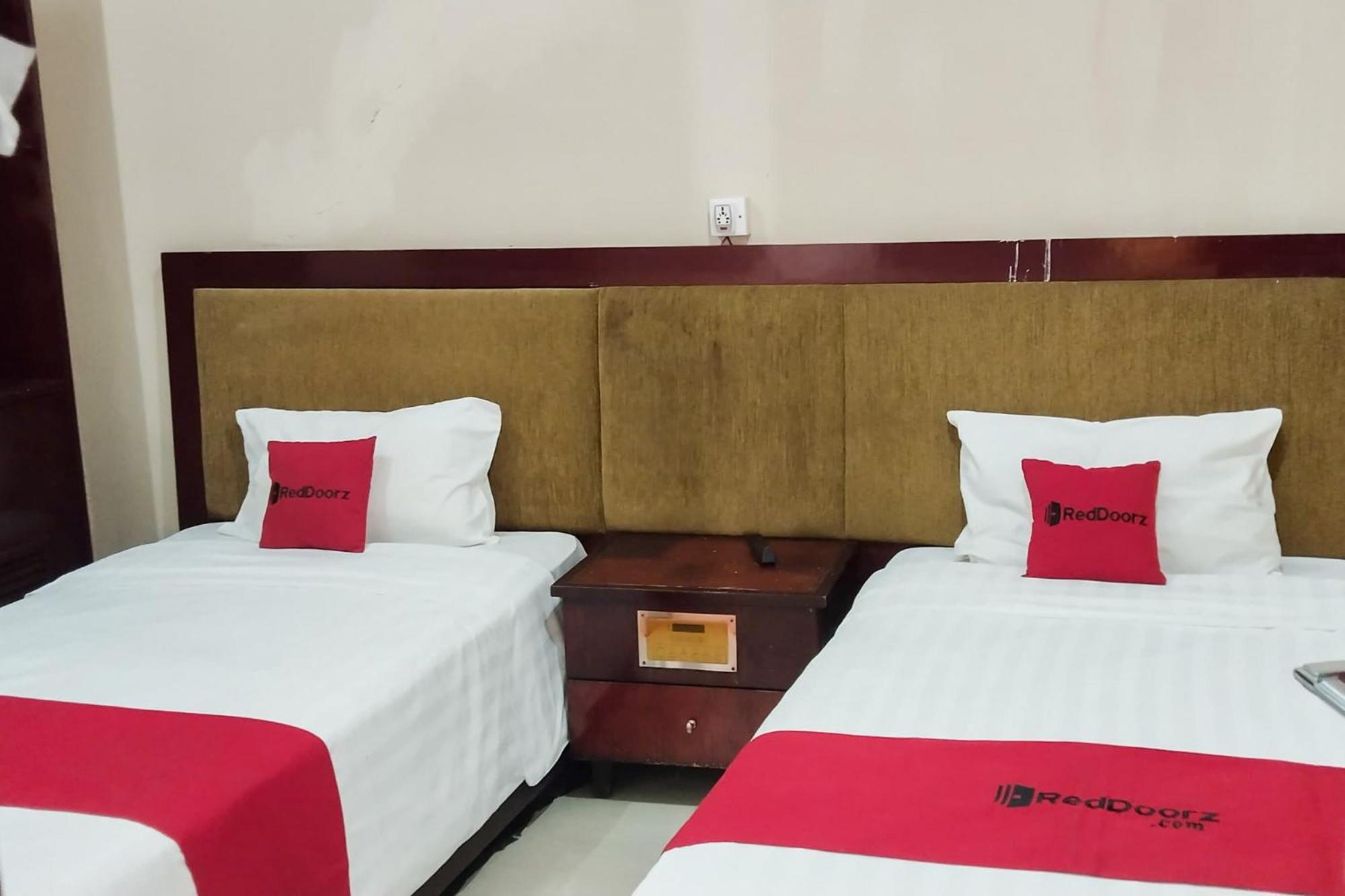 Standard Twin Room - Photo 15