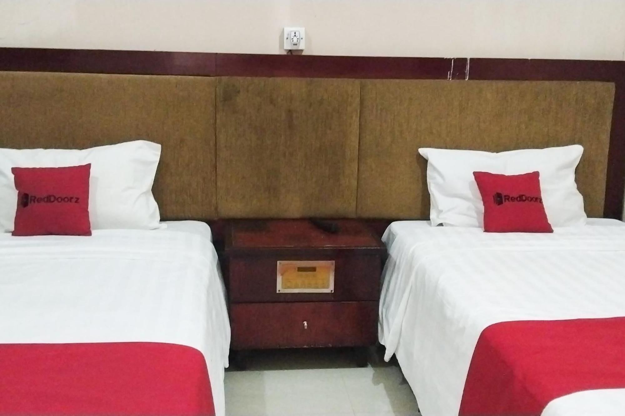 Standard Twin Room - Photo 3