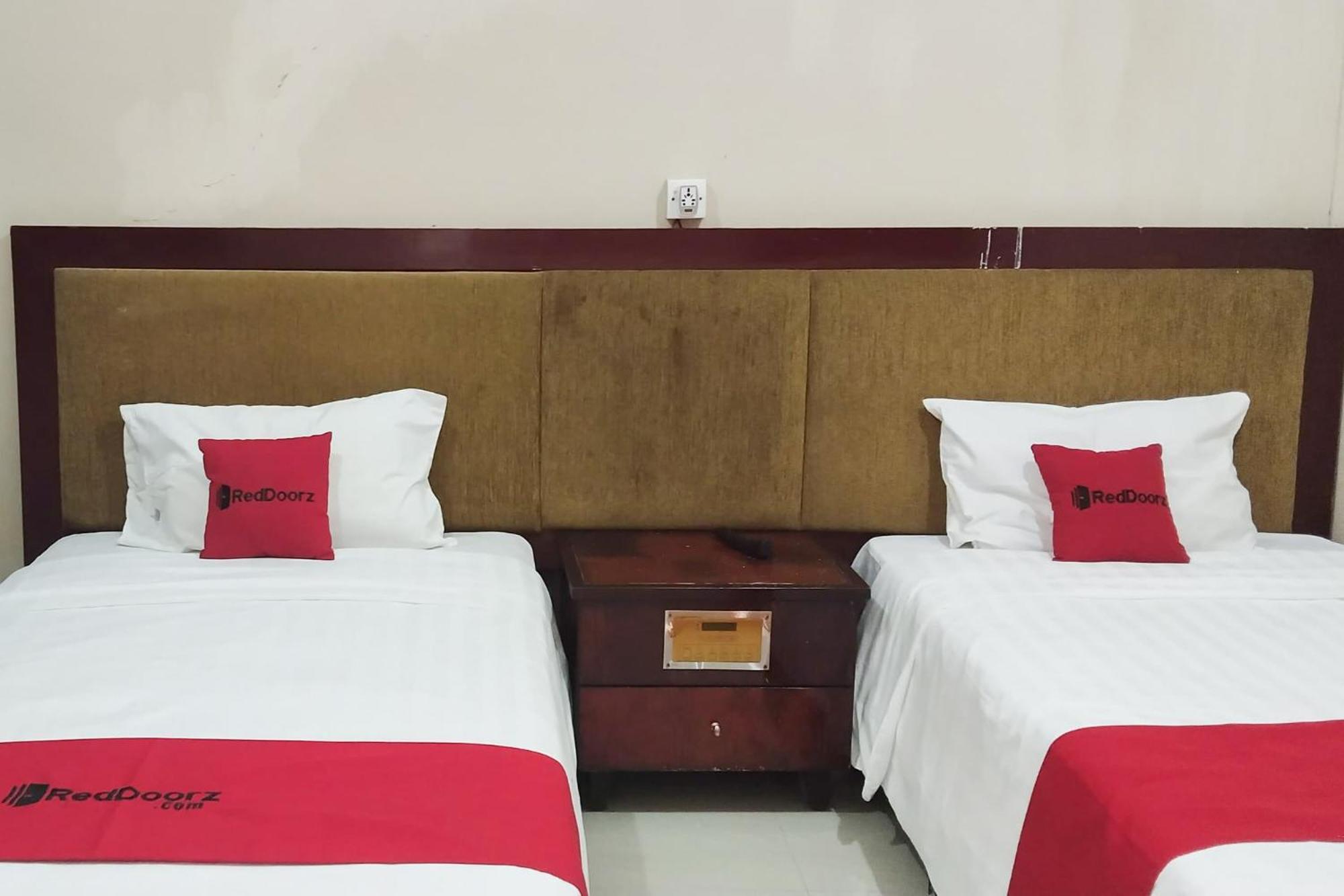 Standard Twin Room - Photo 1