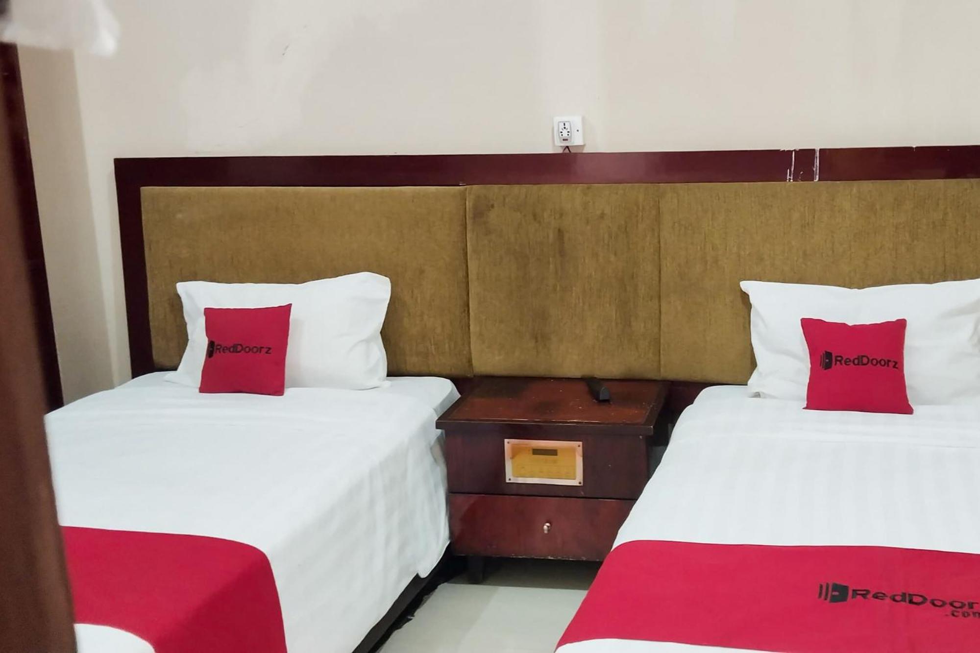 Standard Twin Room - Photo 9