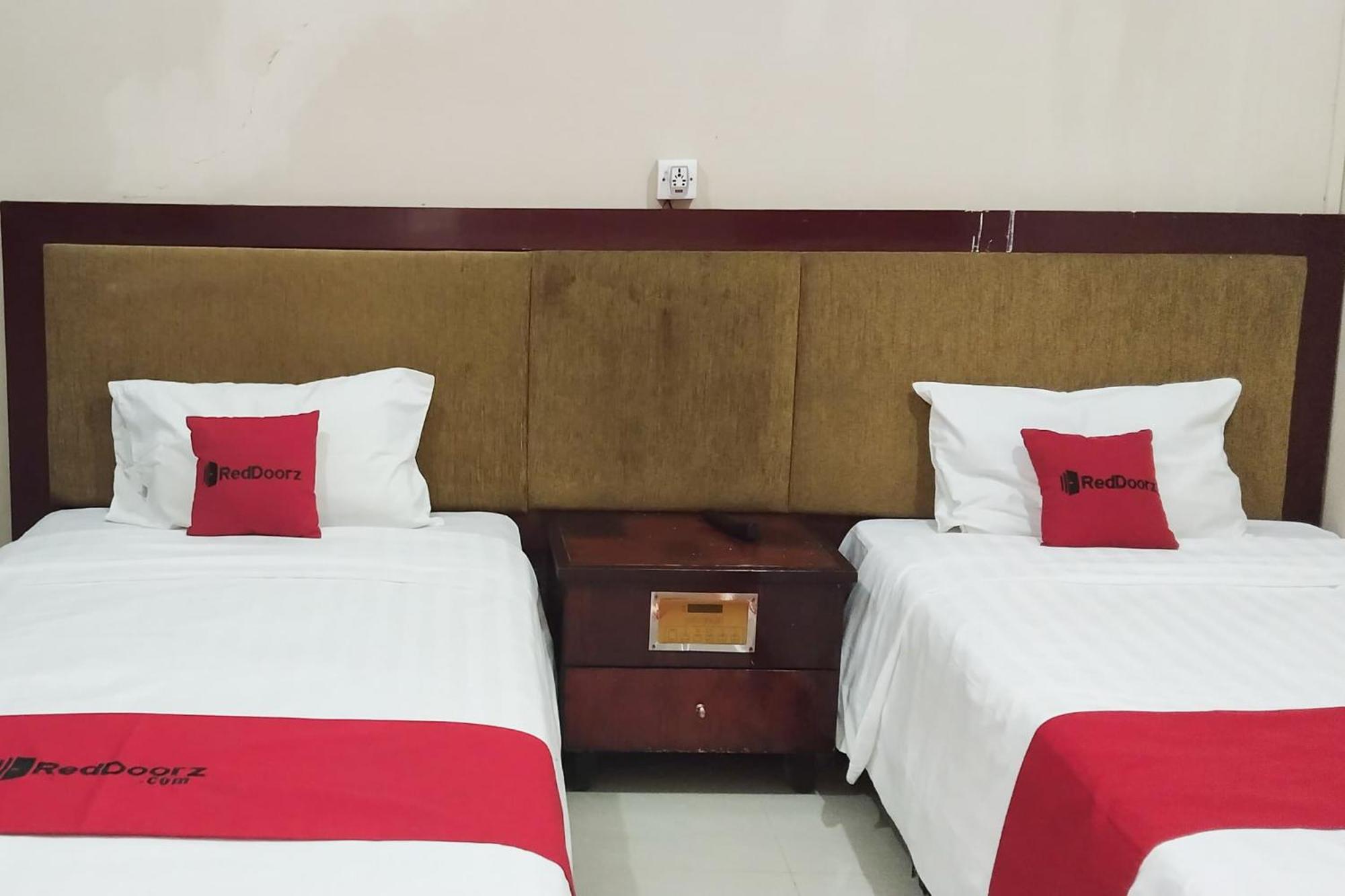 Standard Twin Room - Photo 6