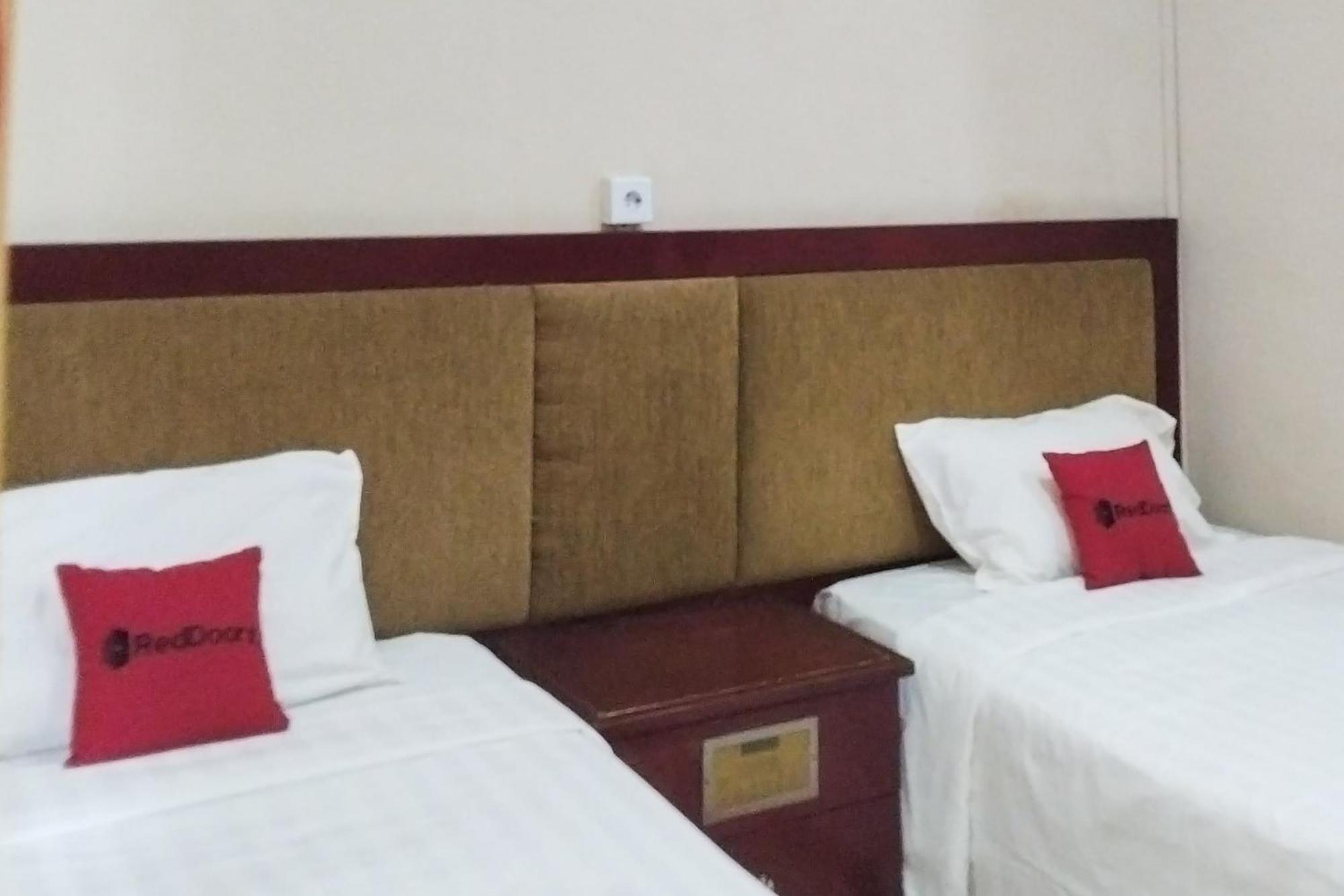 Standard Twin Room - Photo 5