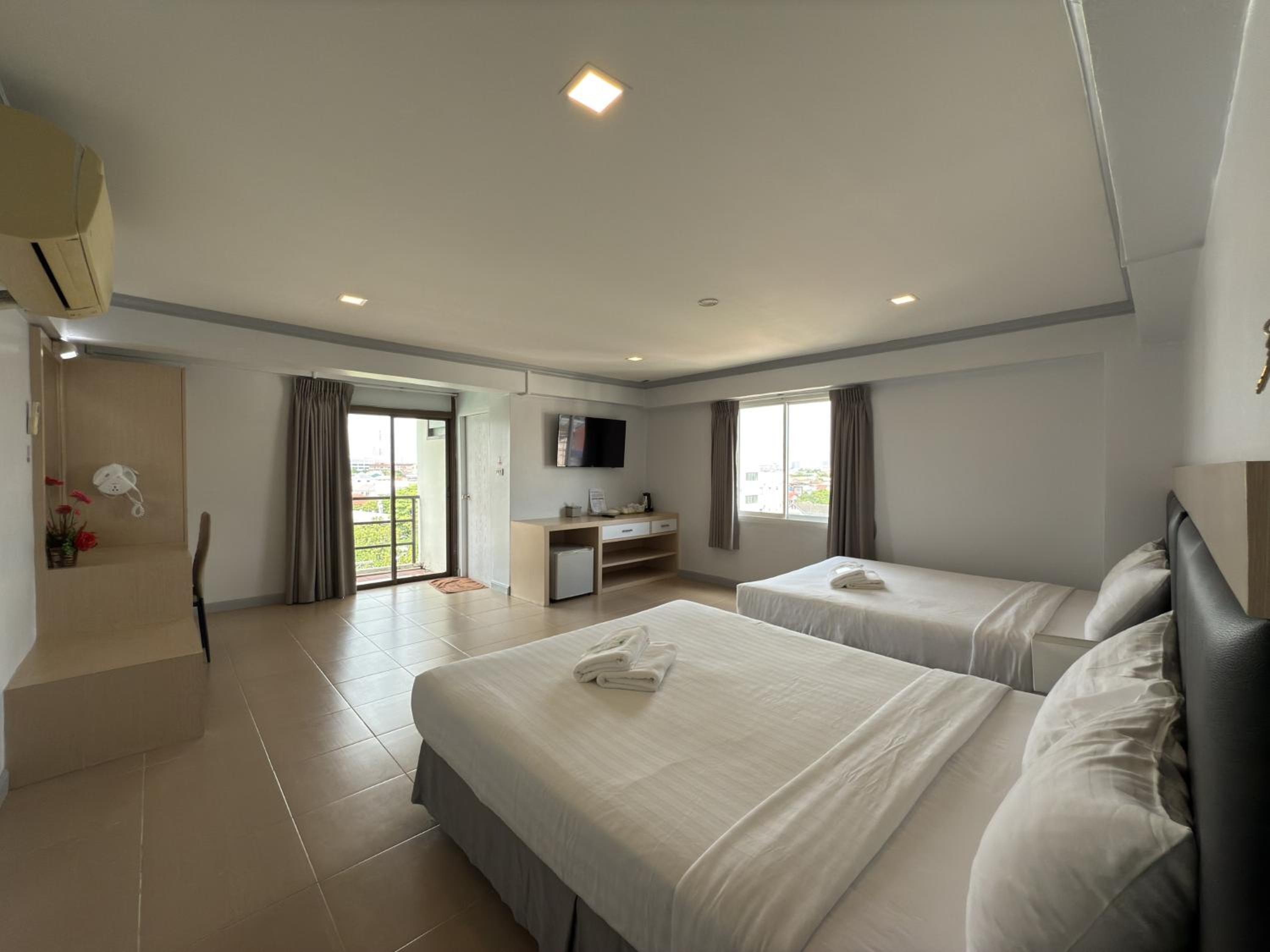 Deluxe Family Room