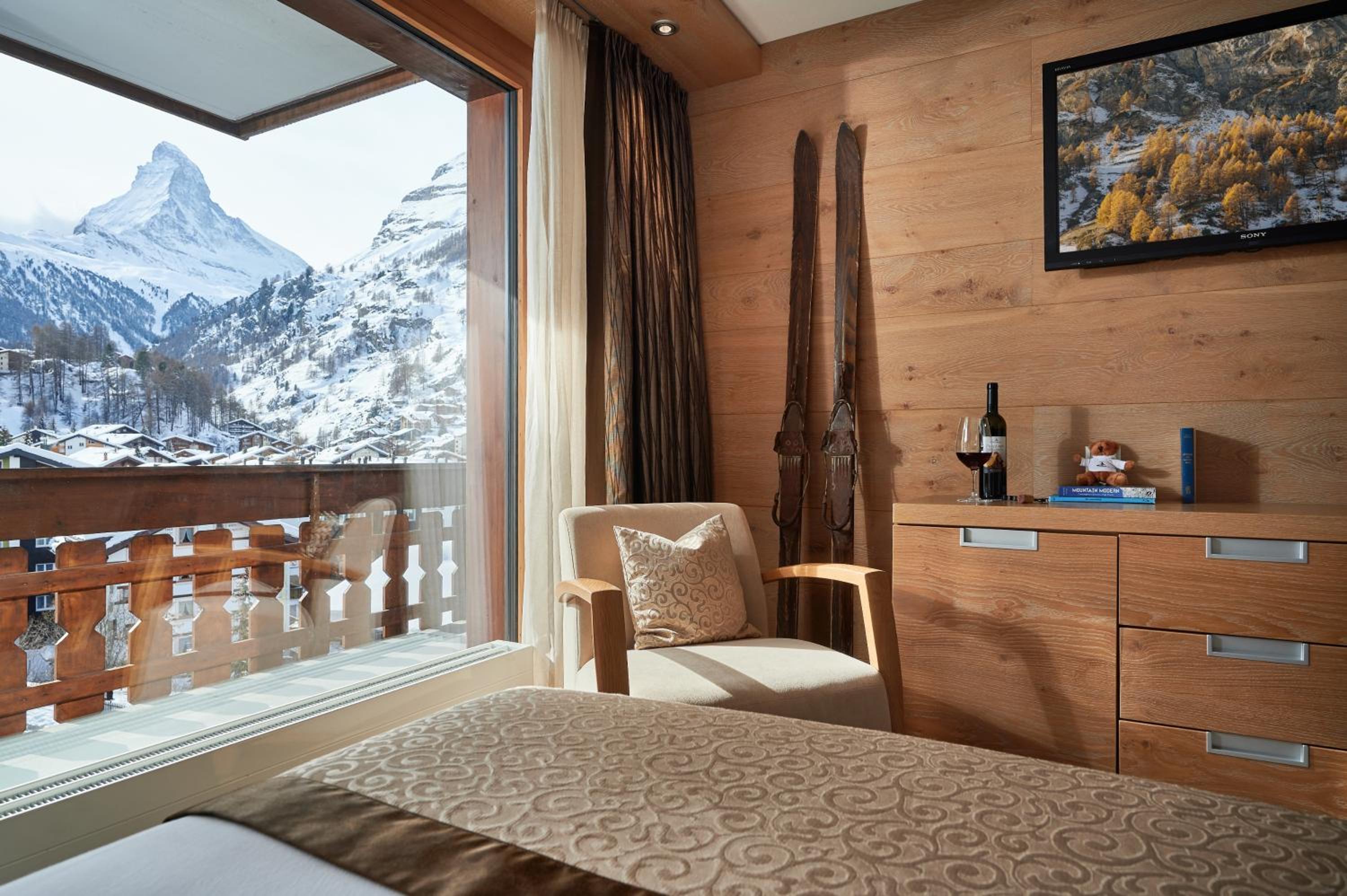 Deluxe Double Room with Matterhorn View - Photo 6
