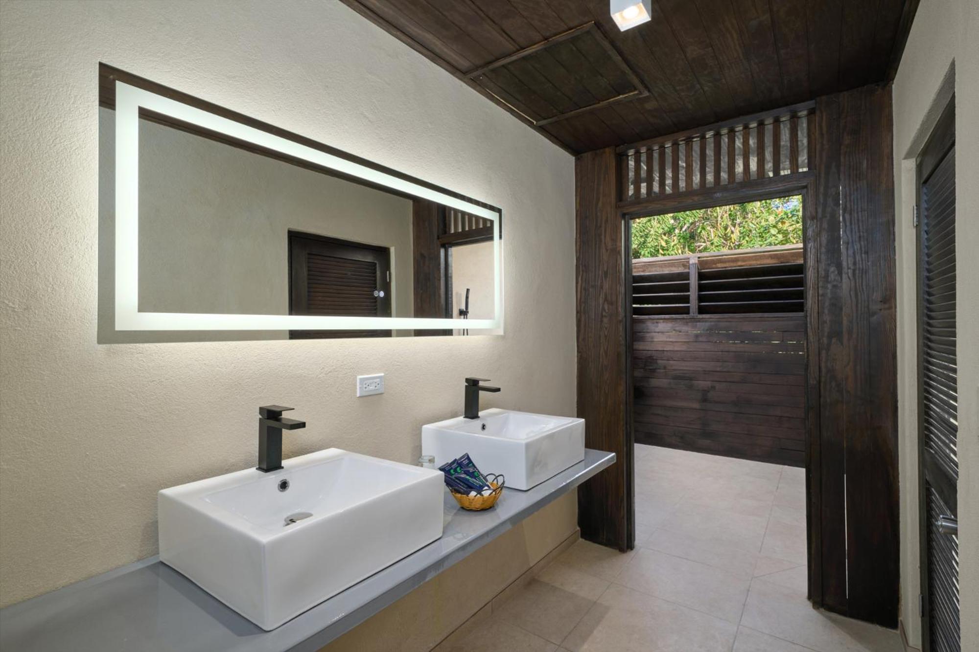 Superior Seaview Room (2 Doubles) photo 3