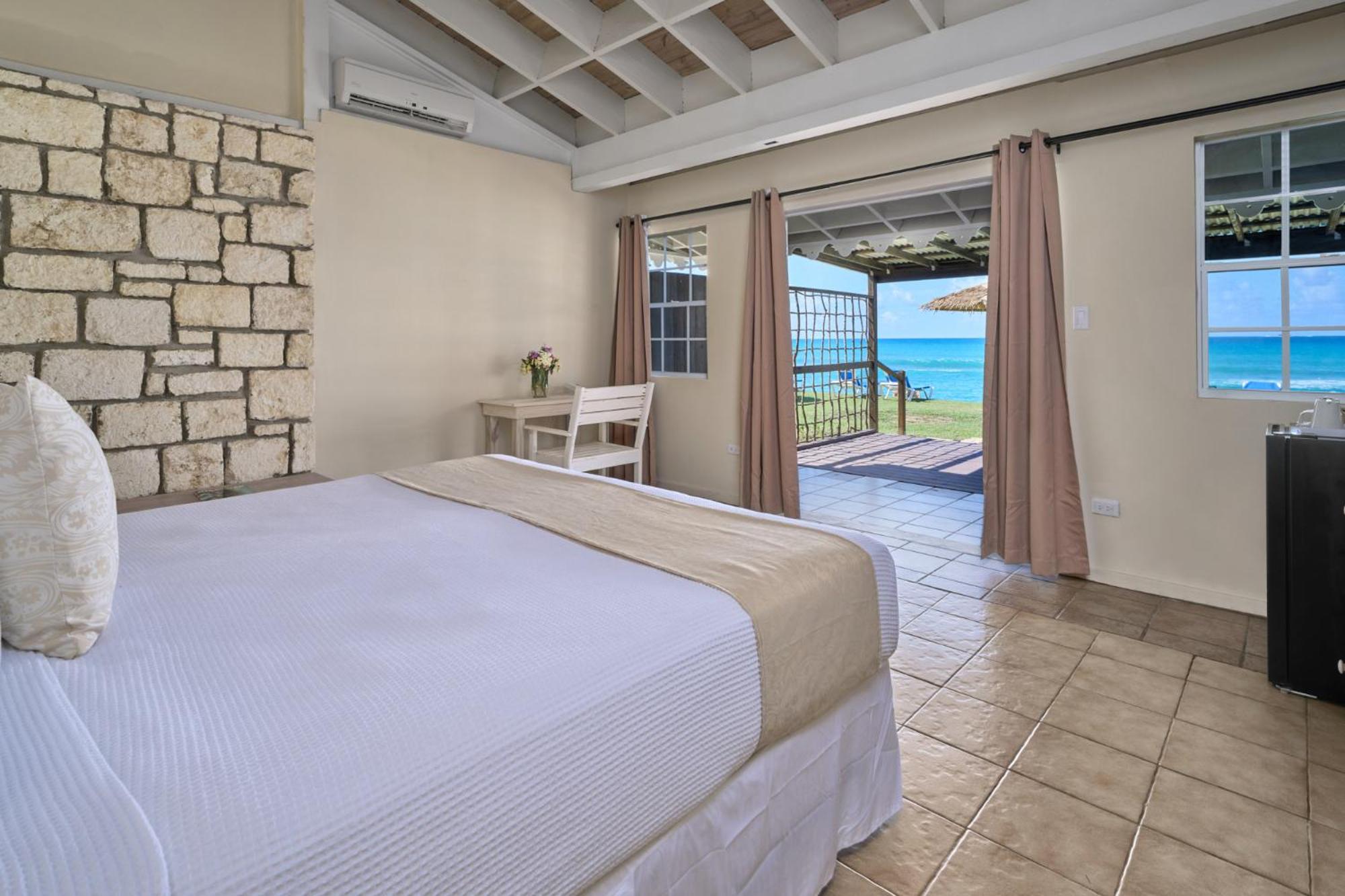 Beachfront Bungalow (King) photo 1