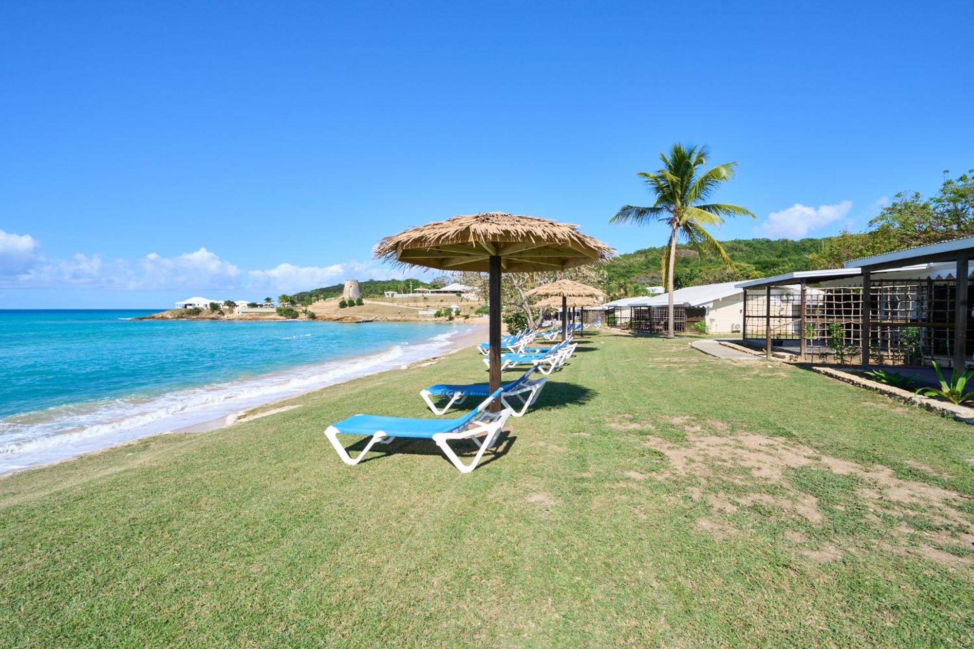 Beachfront Bungalow (2 Doubles) photo 2