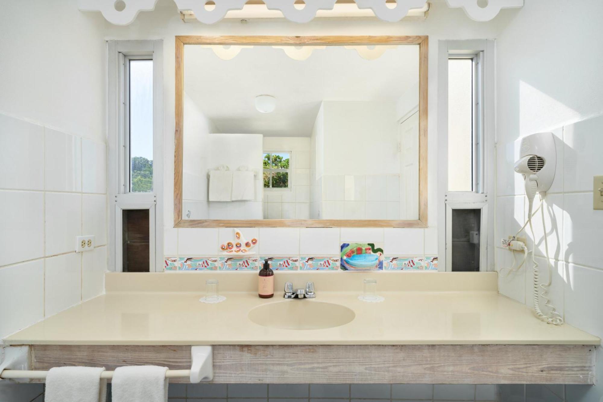 Oceanfront Room (King) photo 3