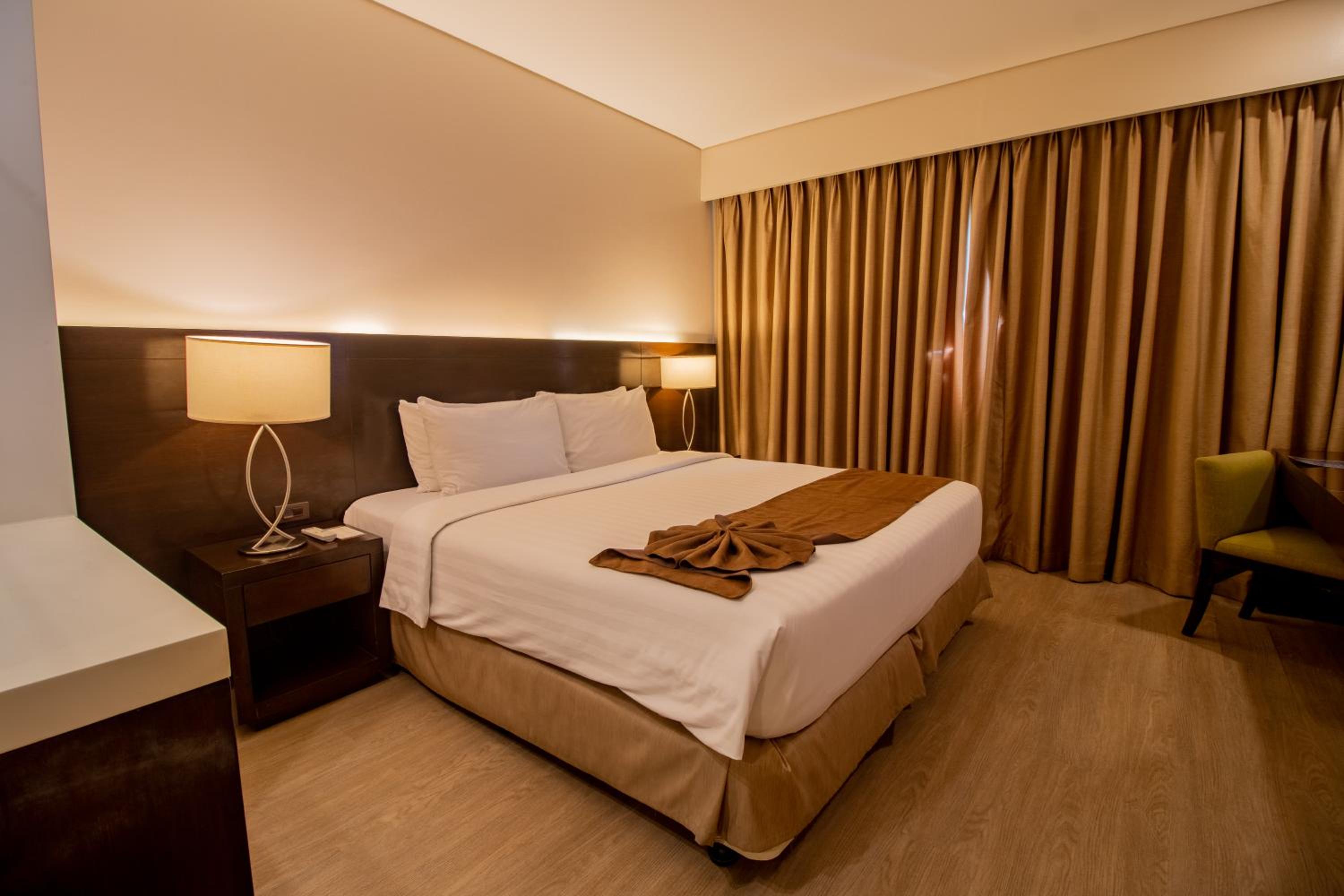 Superior King Room - Photo 9