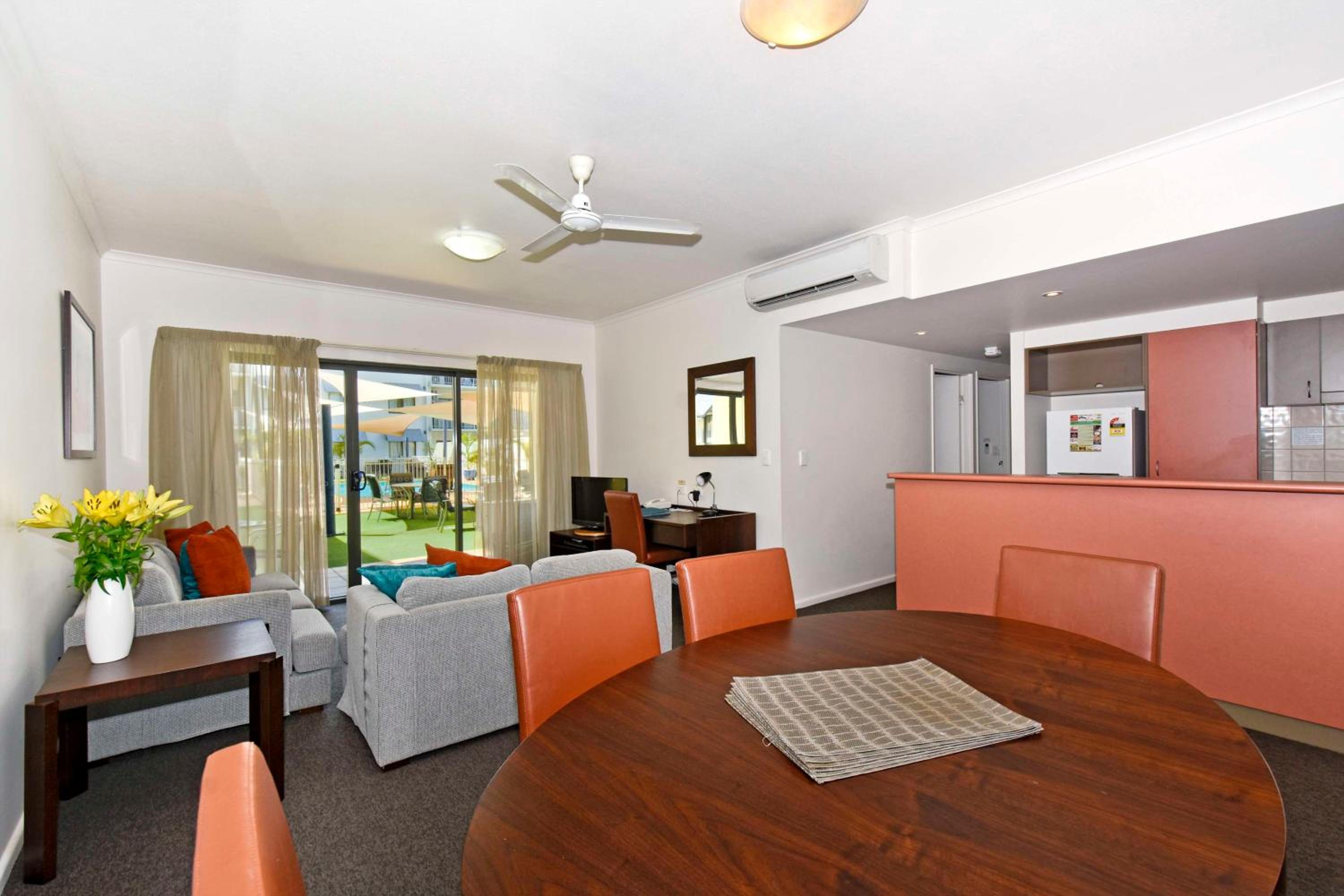 Executive Two-Bedroom Family Apartment - Photo 4