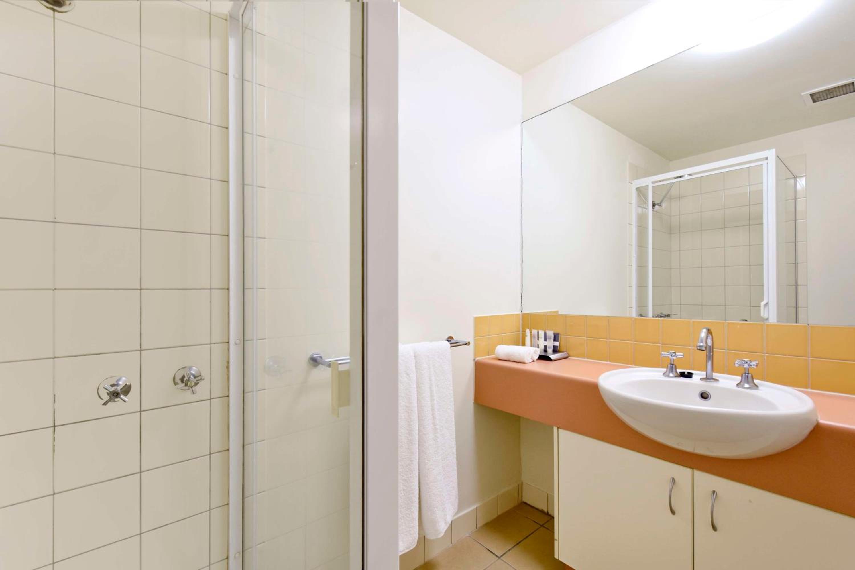 Executive Two-Bedroom Family Apartment - Photo 6