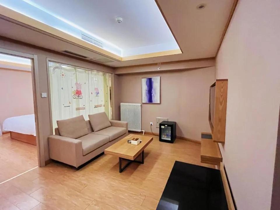 Liz Family Room