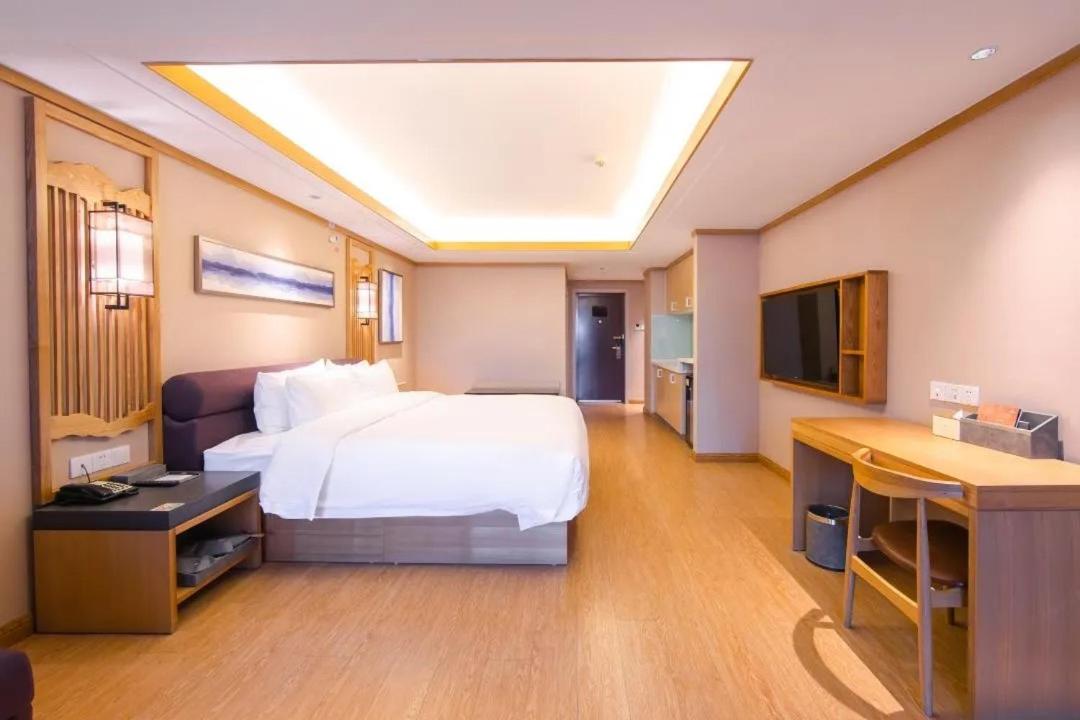 Liz Double Room with City View