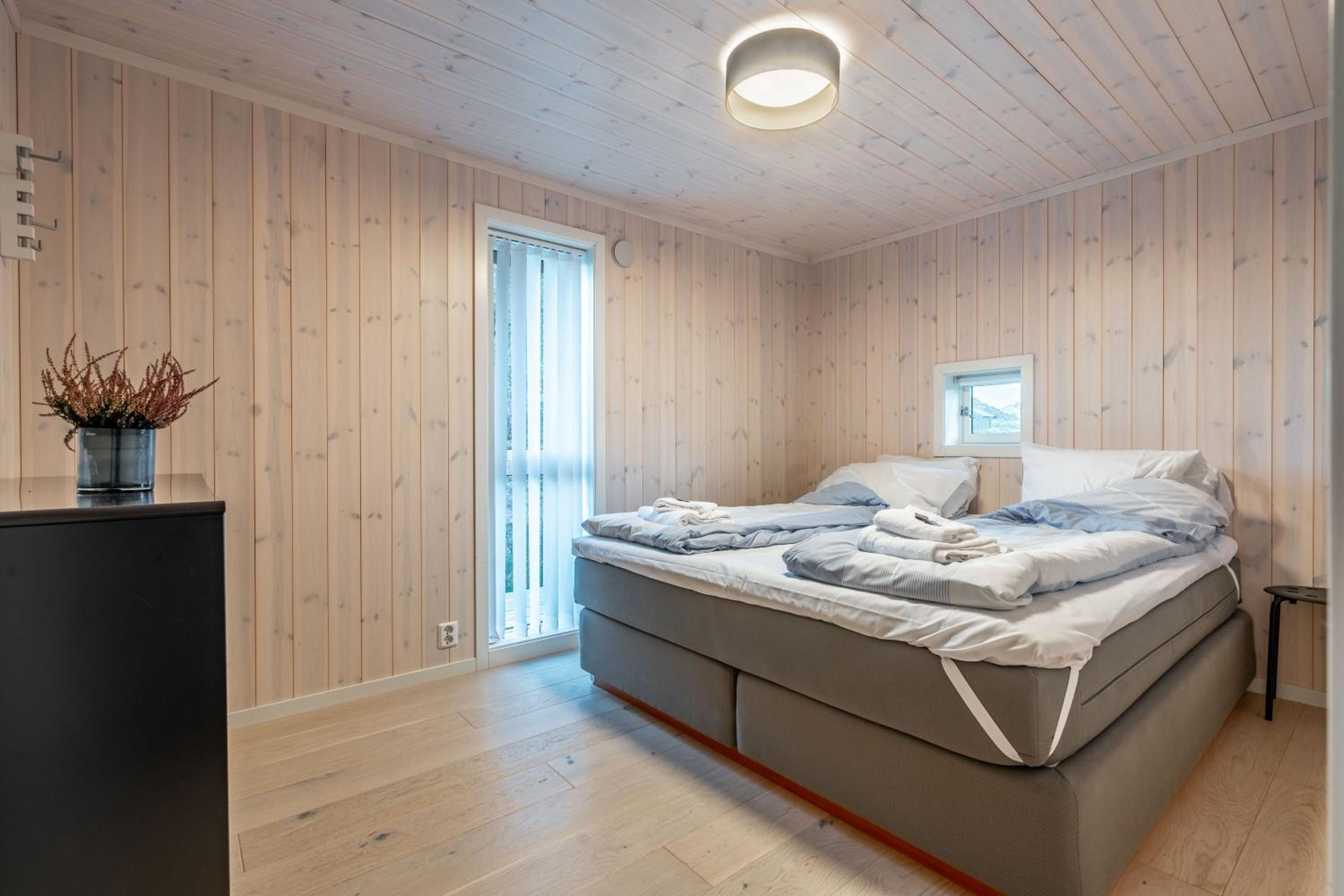 Three-Bedroom House photo 3