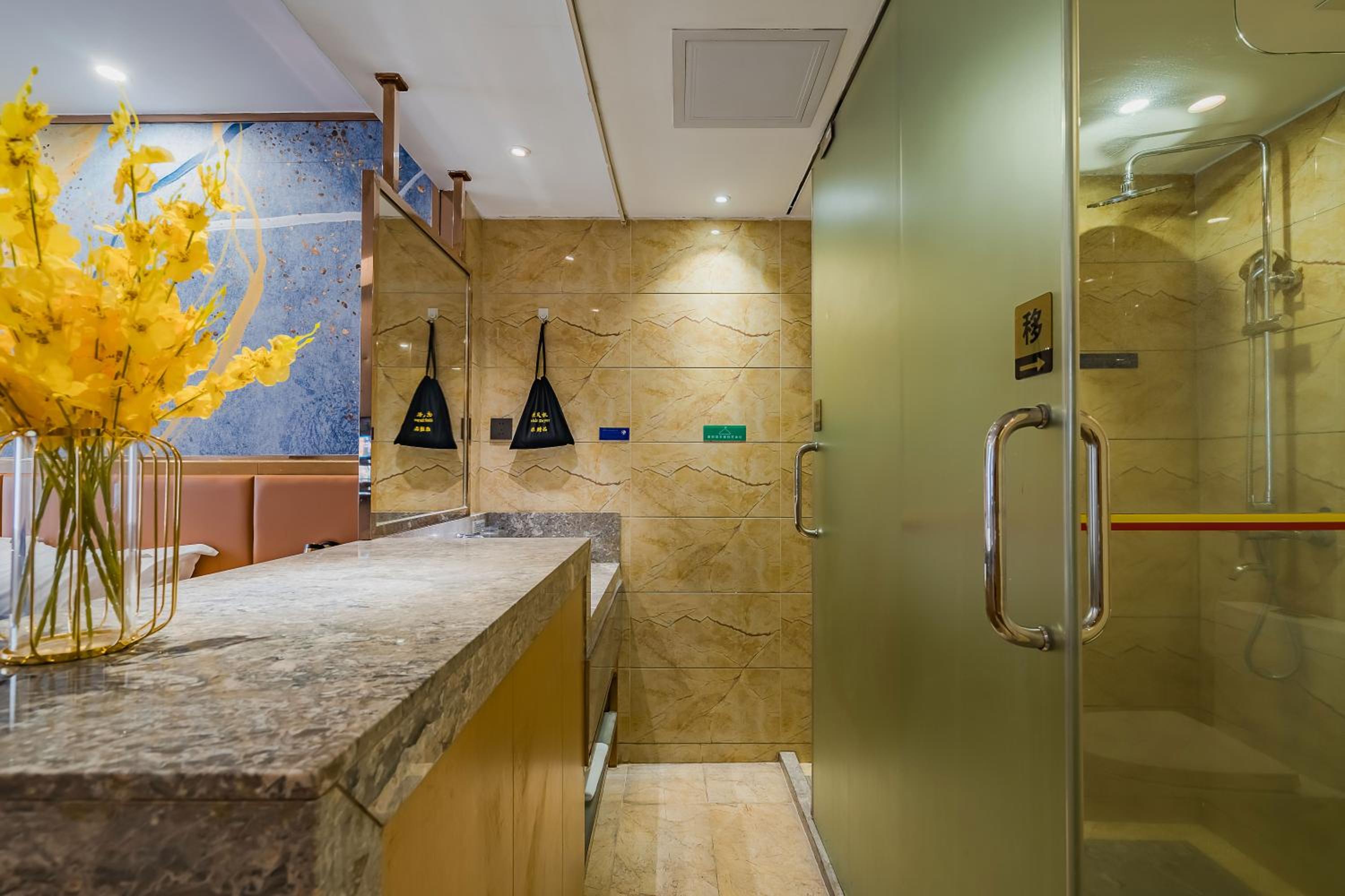 Superior Twin Room - Photo 4