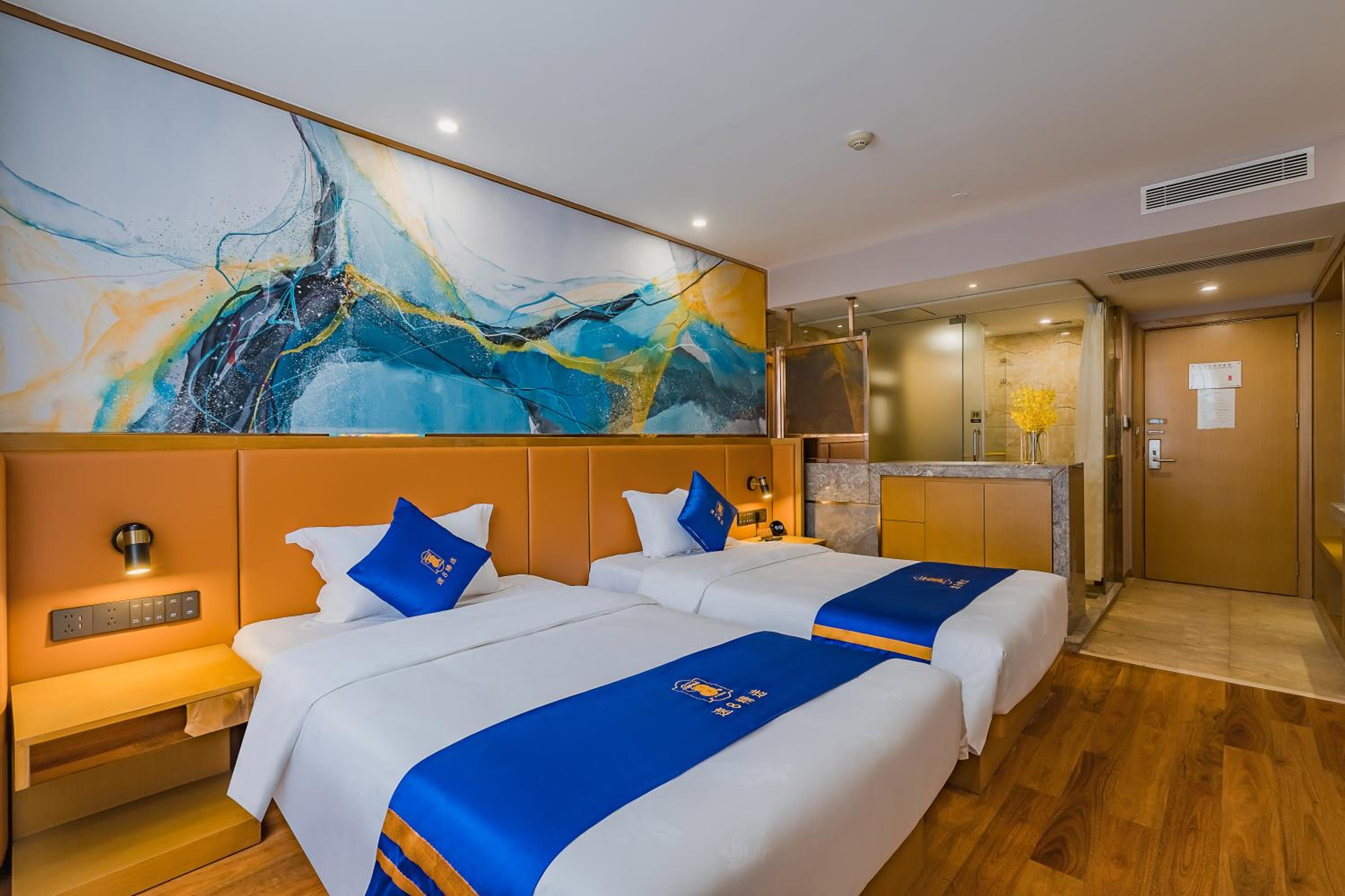 Comfort Twin Room (comfortable mattress + small refrigerator)