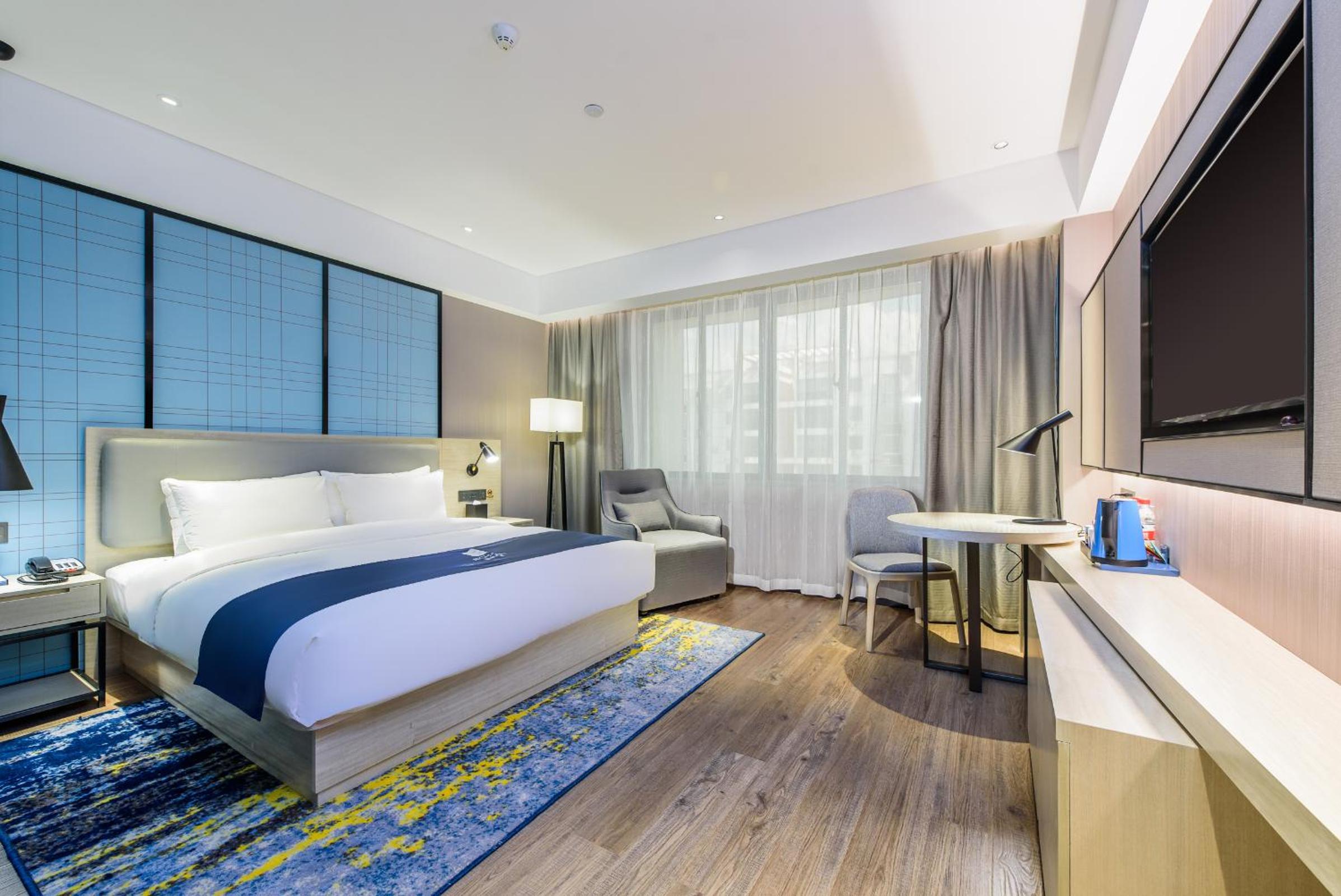 Deluxe Queen Room