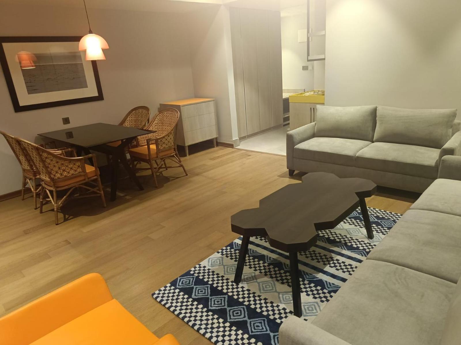 Deluxe King Suite photo 3