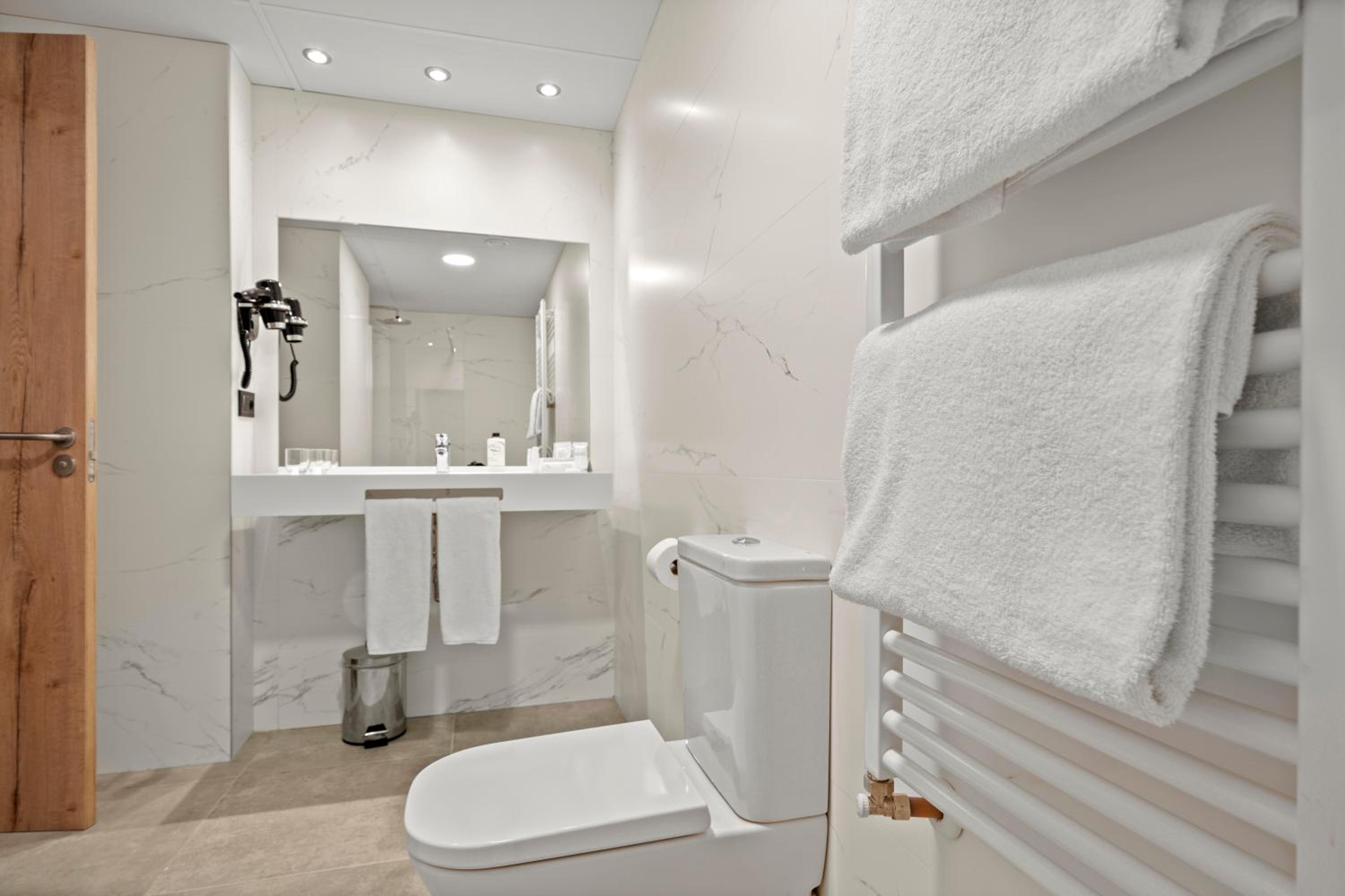 Queen Room - Photo 7