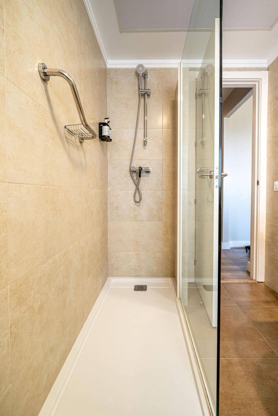 Quadruple Room with Sea View - Photo 10
