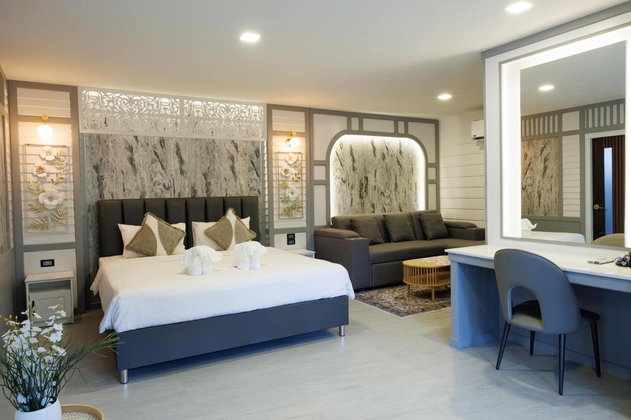 Suite with Garden View
