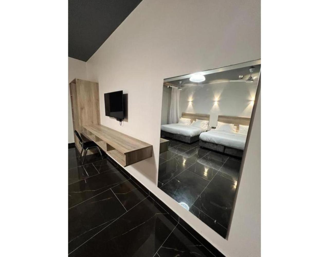 Deluxe Quadruple Room - Photo 13