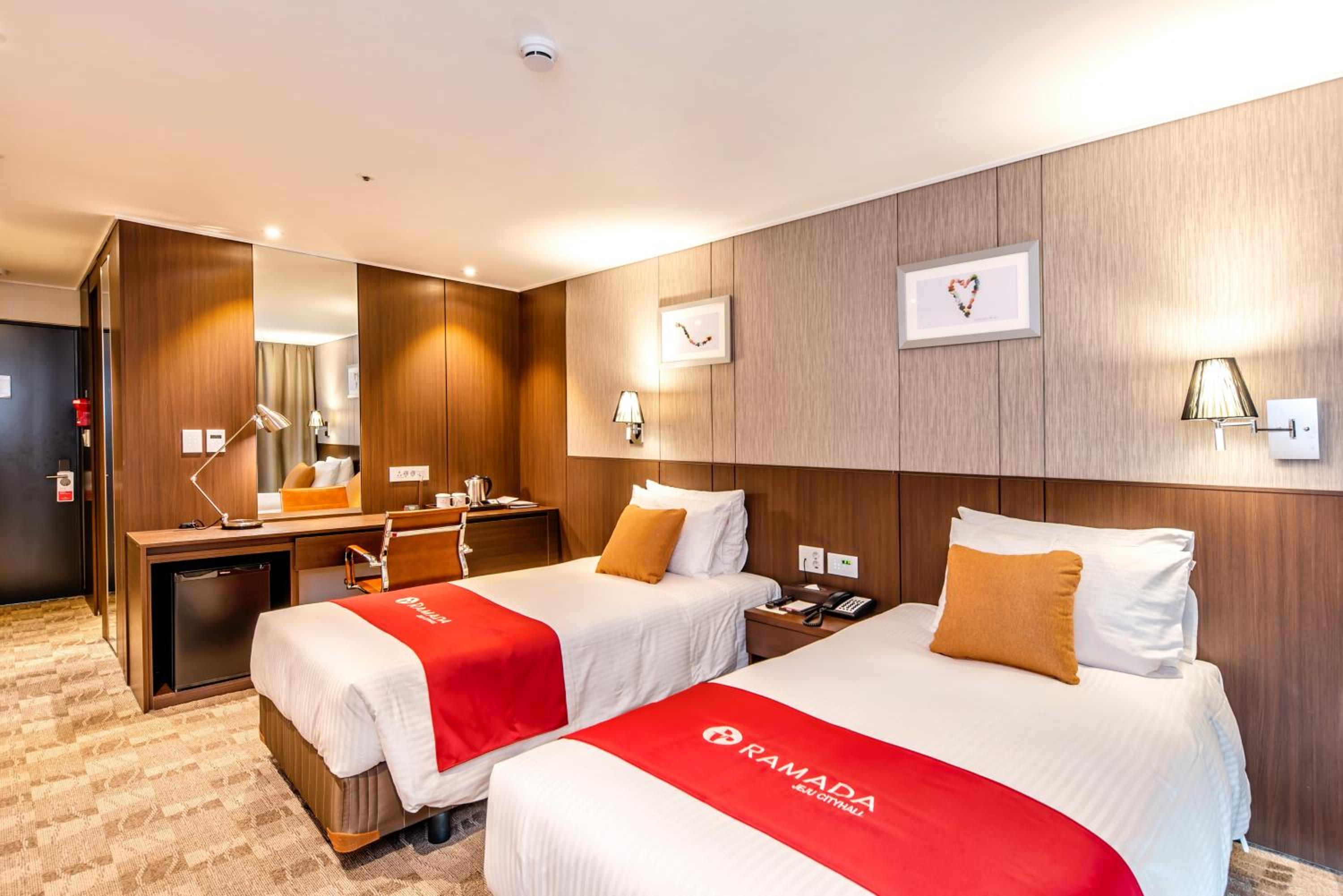 Twin Room with Two Single Beds - Non-Smoking