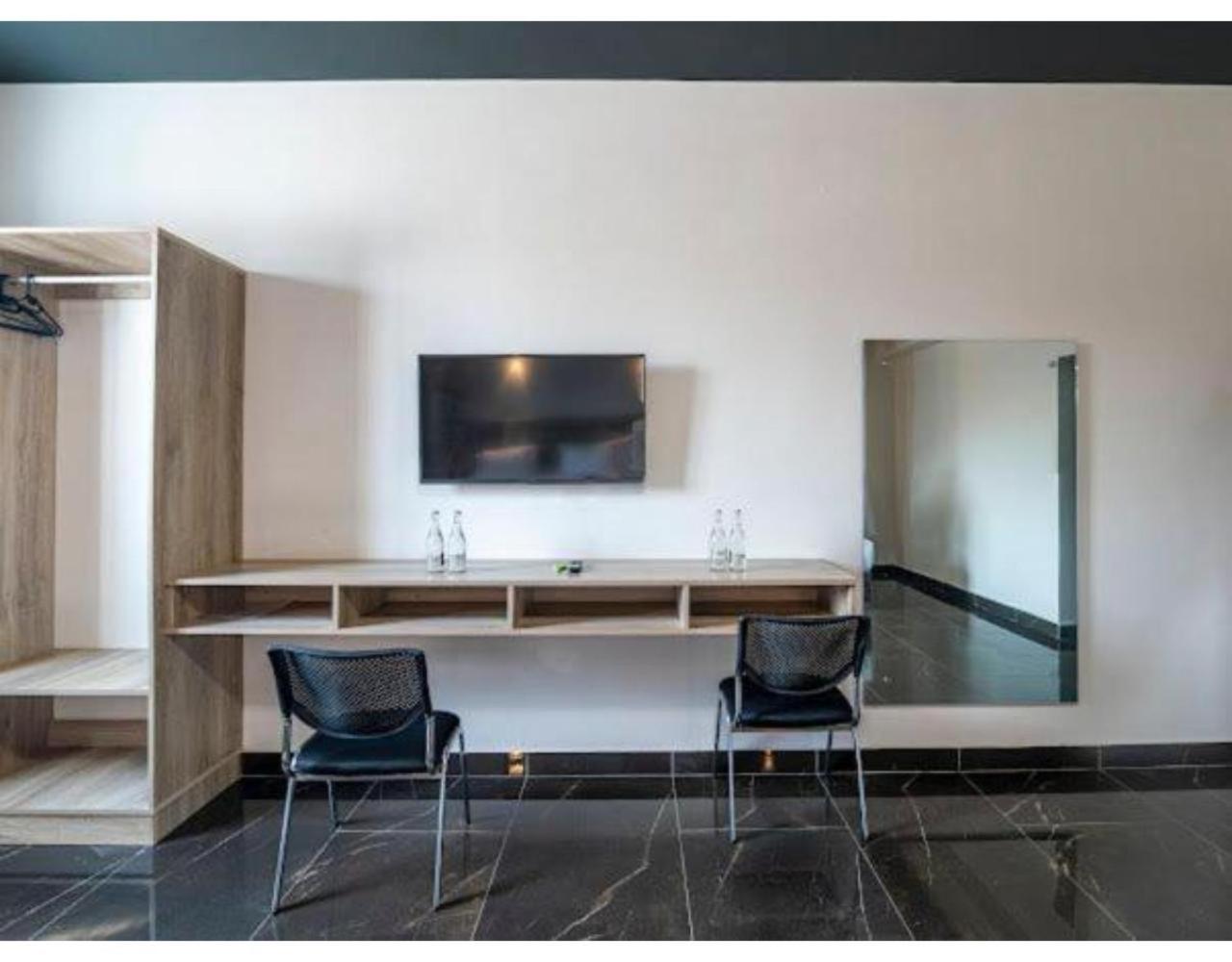Deluxe Quadruple Room - Photo 16